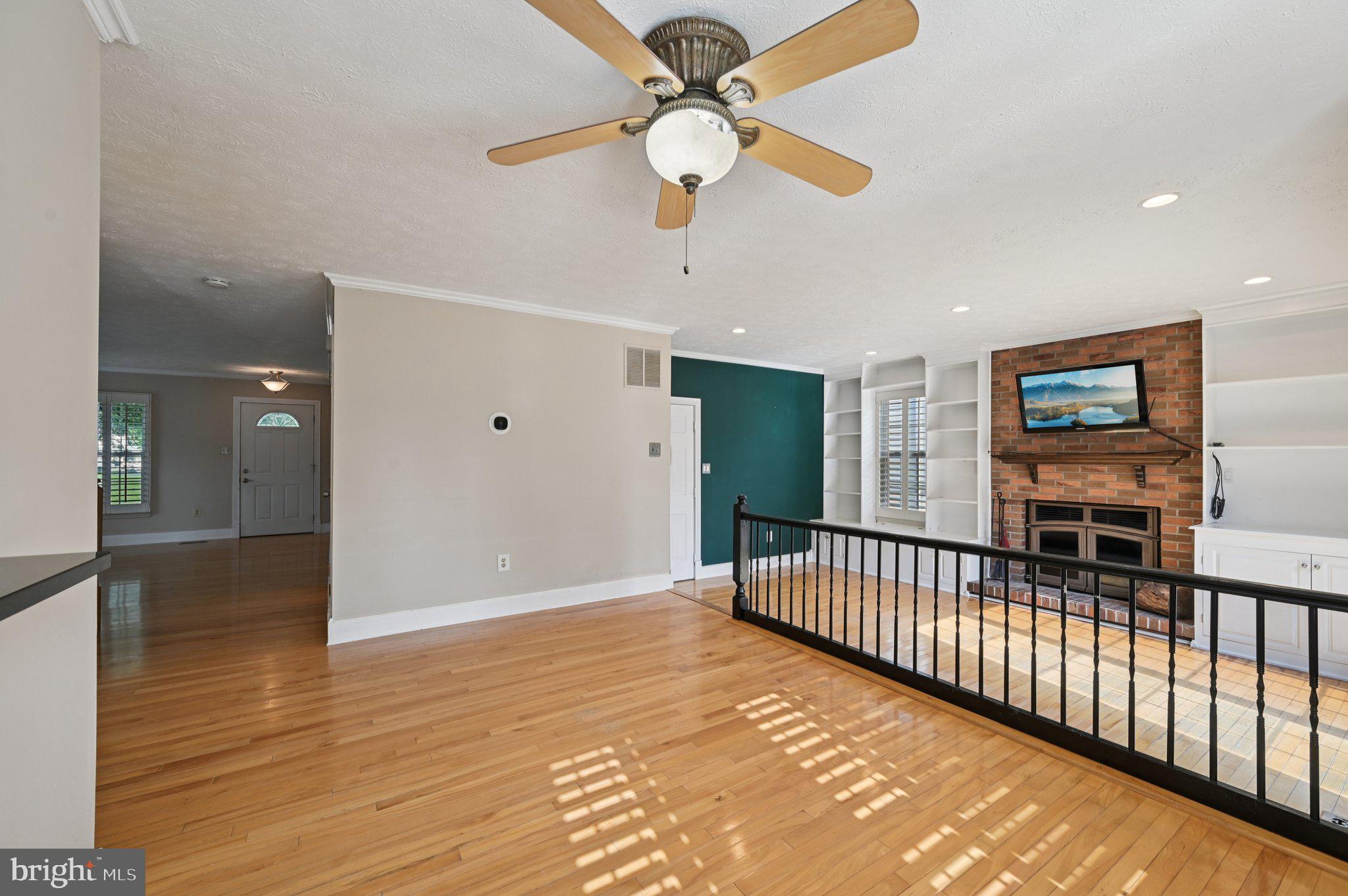 LONG REACH - Residential