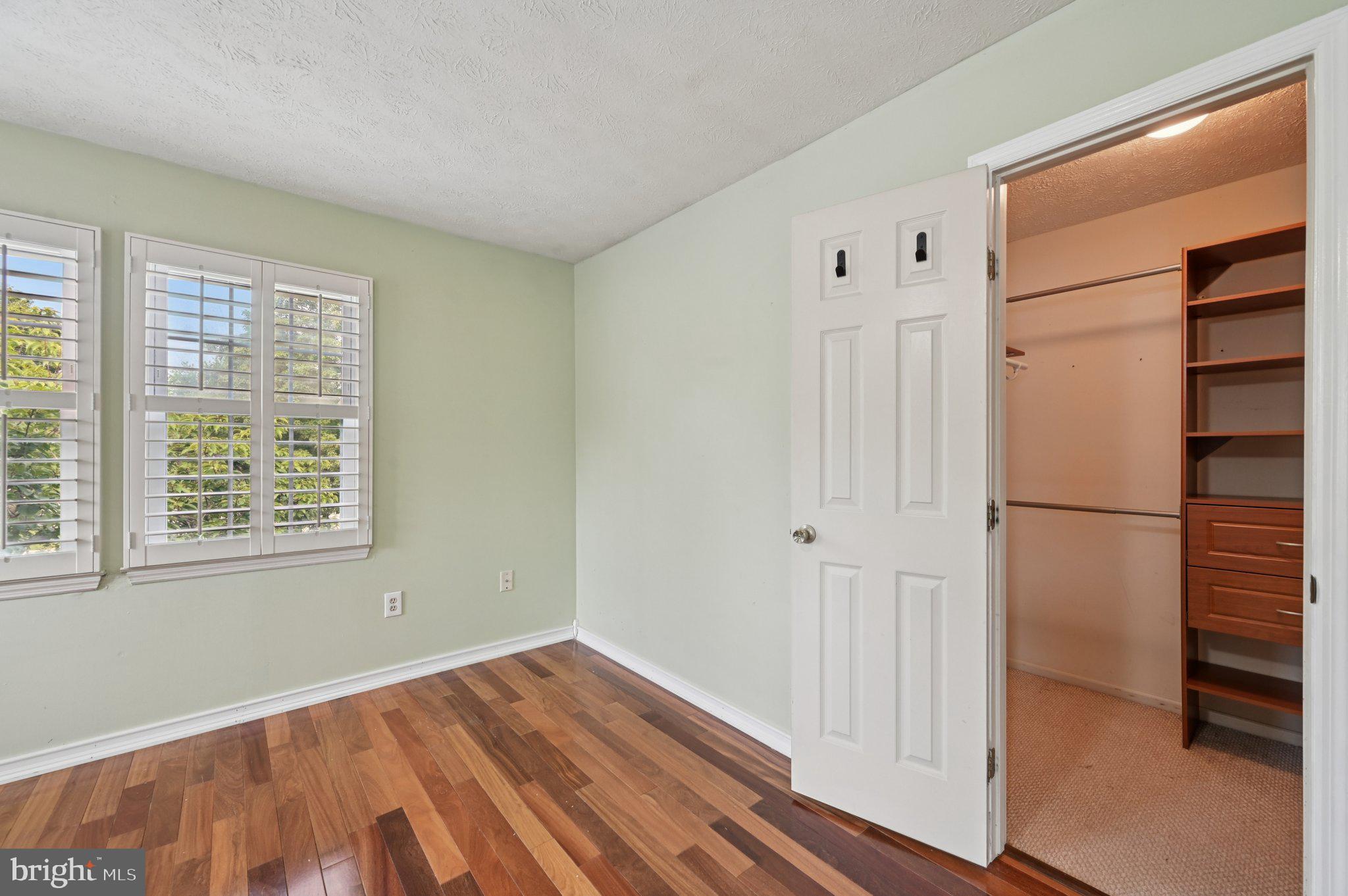 LONG REACH - Residential