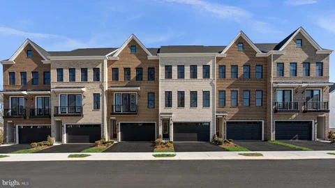 4 Picasso Square Unit TURNER 22-F2-RT, Ashburn, VA MLS: VALO2138102