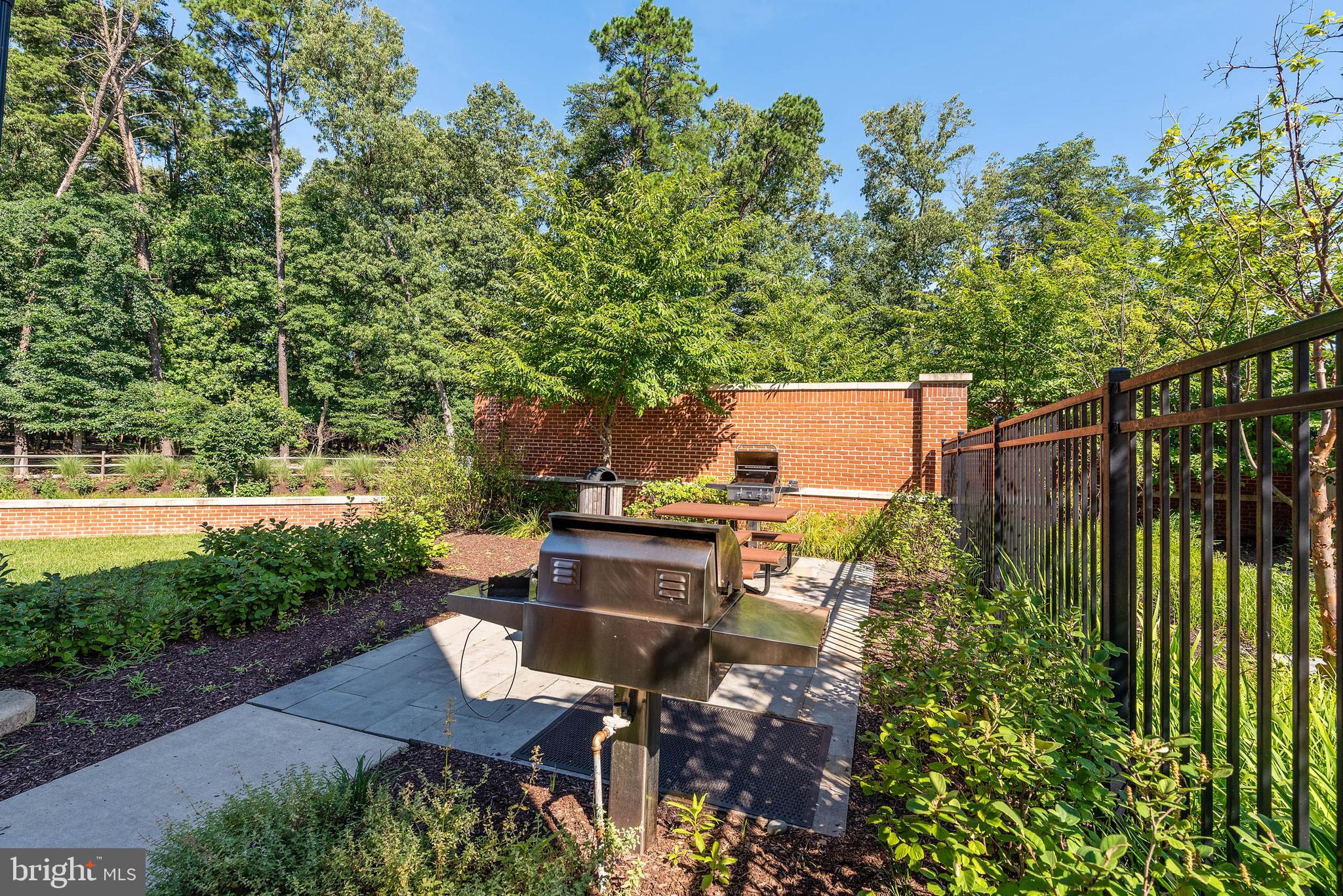 CREEKSTONE VILLAGE - Residential