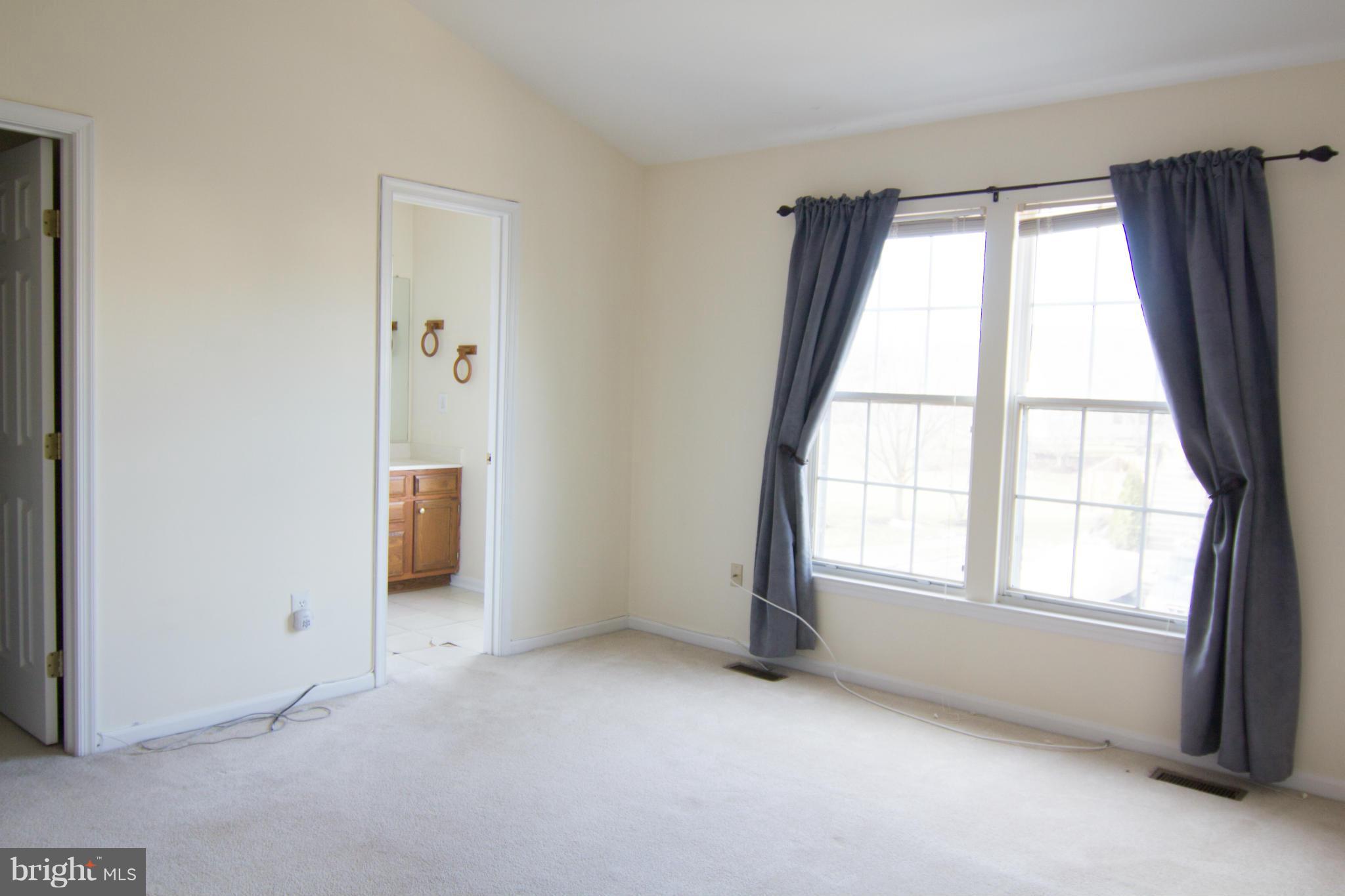 ASHBURN VILLAGE - Residential