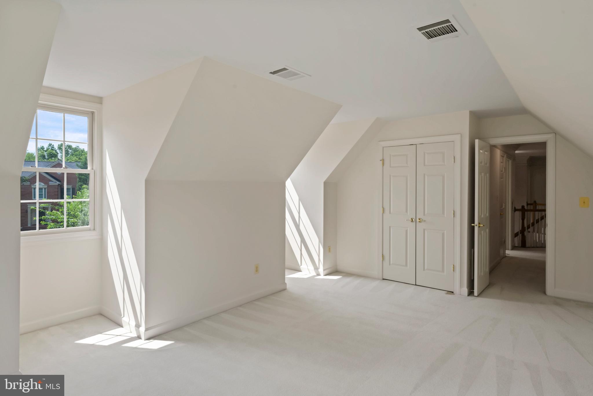 FRANKLIN CORNER - Residential