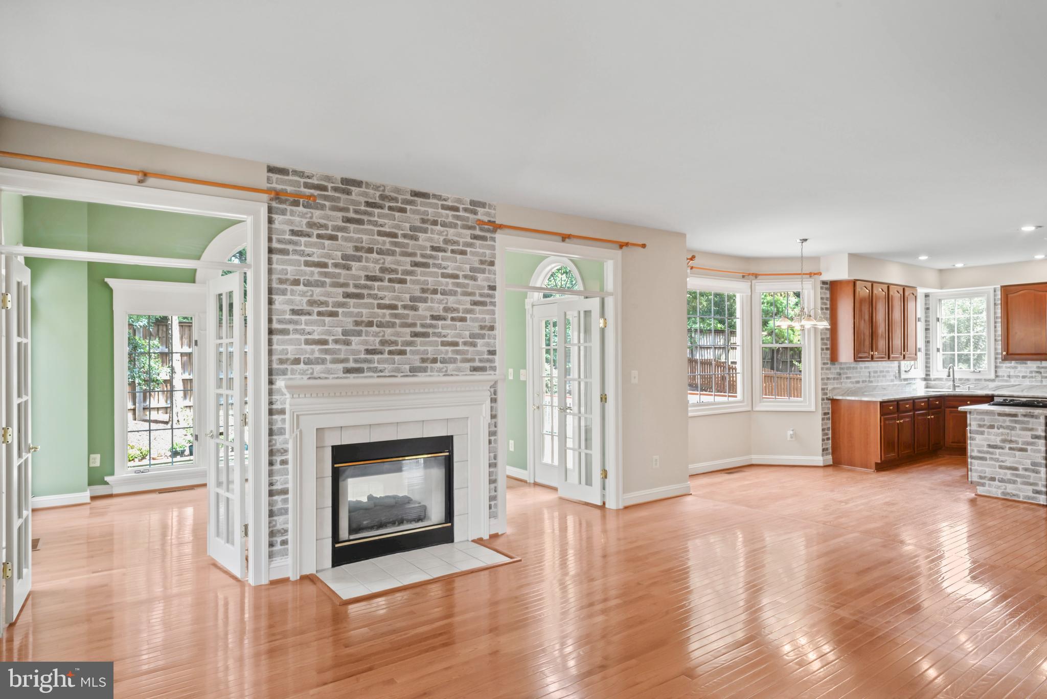 FRANKLIN CORNER - Residential