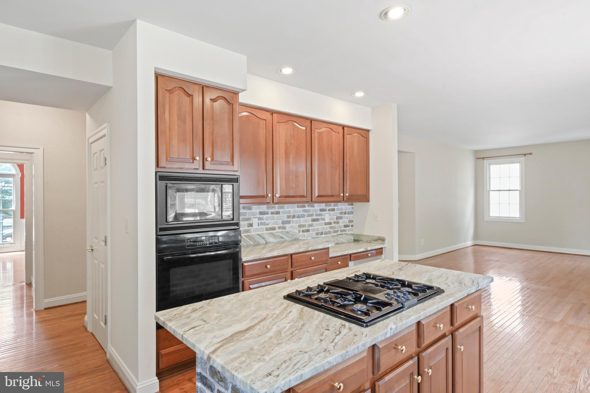 FRANKLIN CORNER - Residential