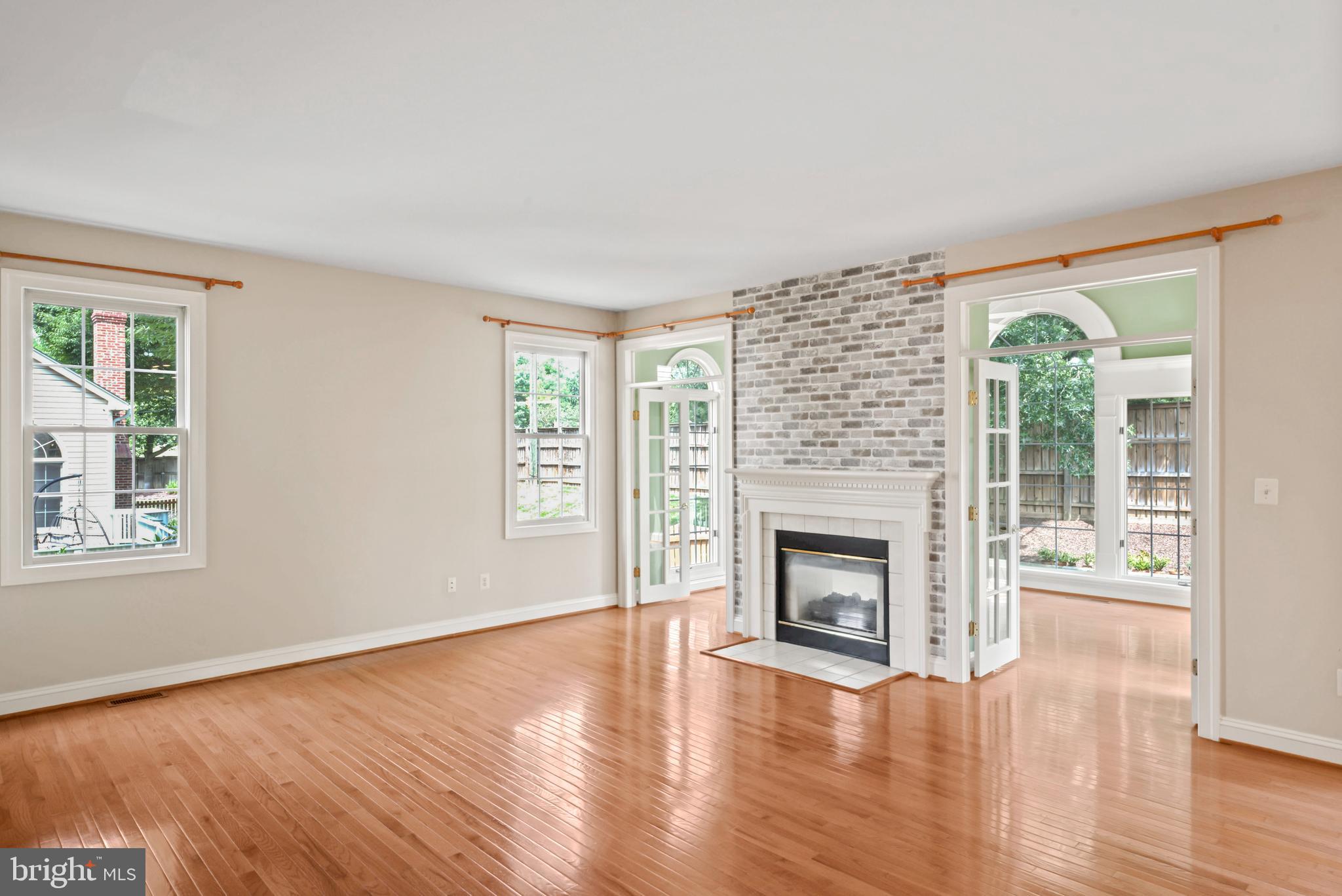 FRANKLIN CORNER - Residential