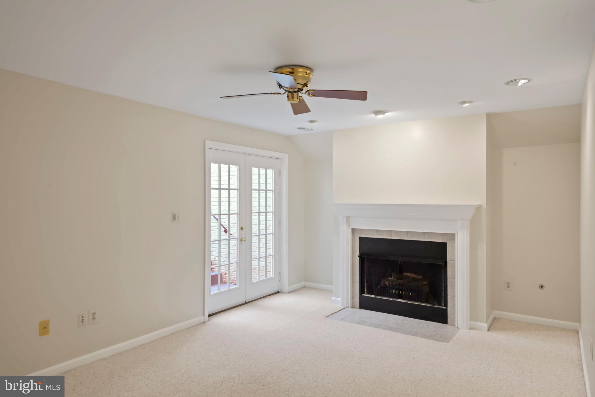 FRANKLIN CORNER - Residential