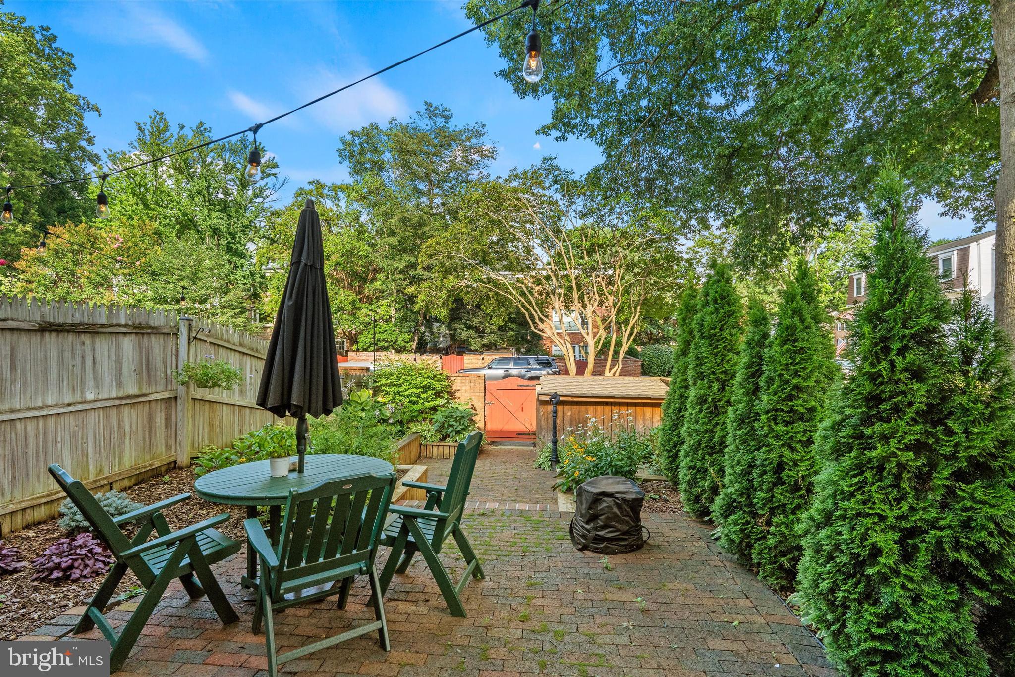 KINGS MANOR TOWNE HOUSES - Residential Lease