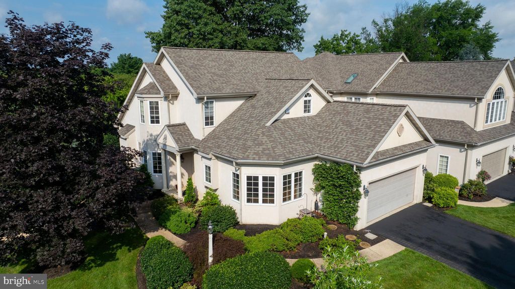 Photo of 1028 Laureldale Drive, LITITZ, PA 17543 (MLS # PALA2073412)