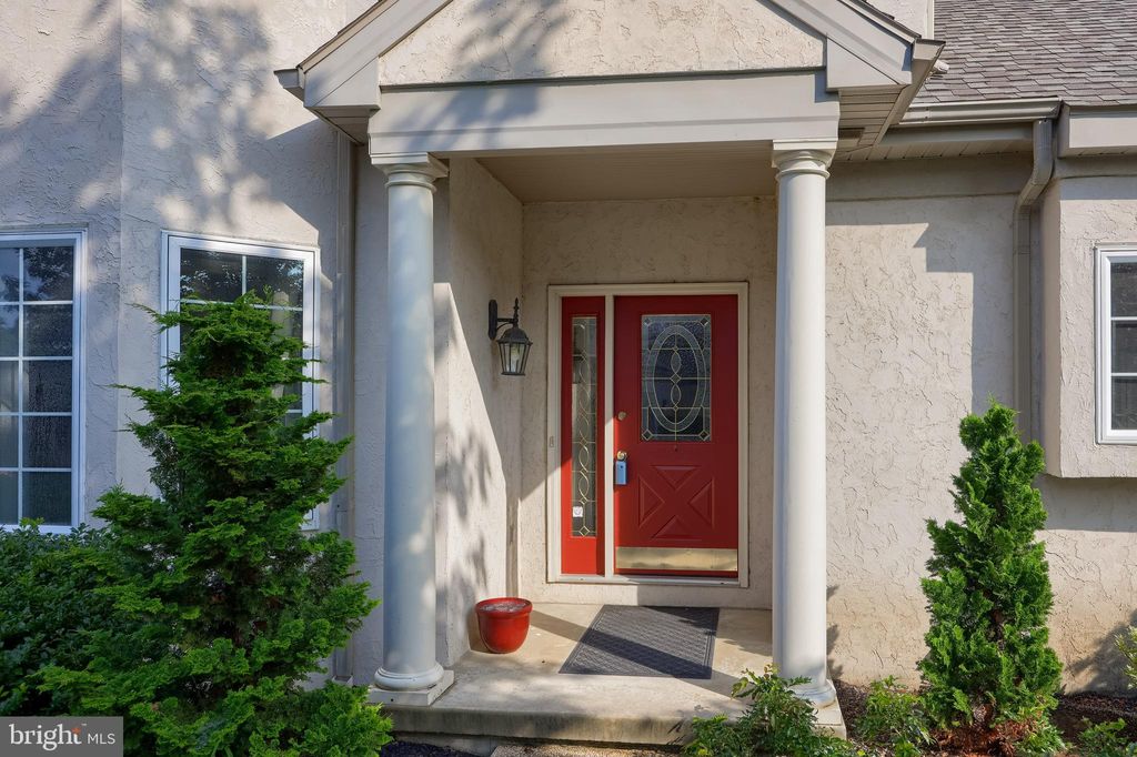 Photo of 1028 Laureldale Drive, LITITZ, PA 17543 (MLS # PALA2073412)