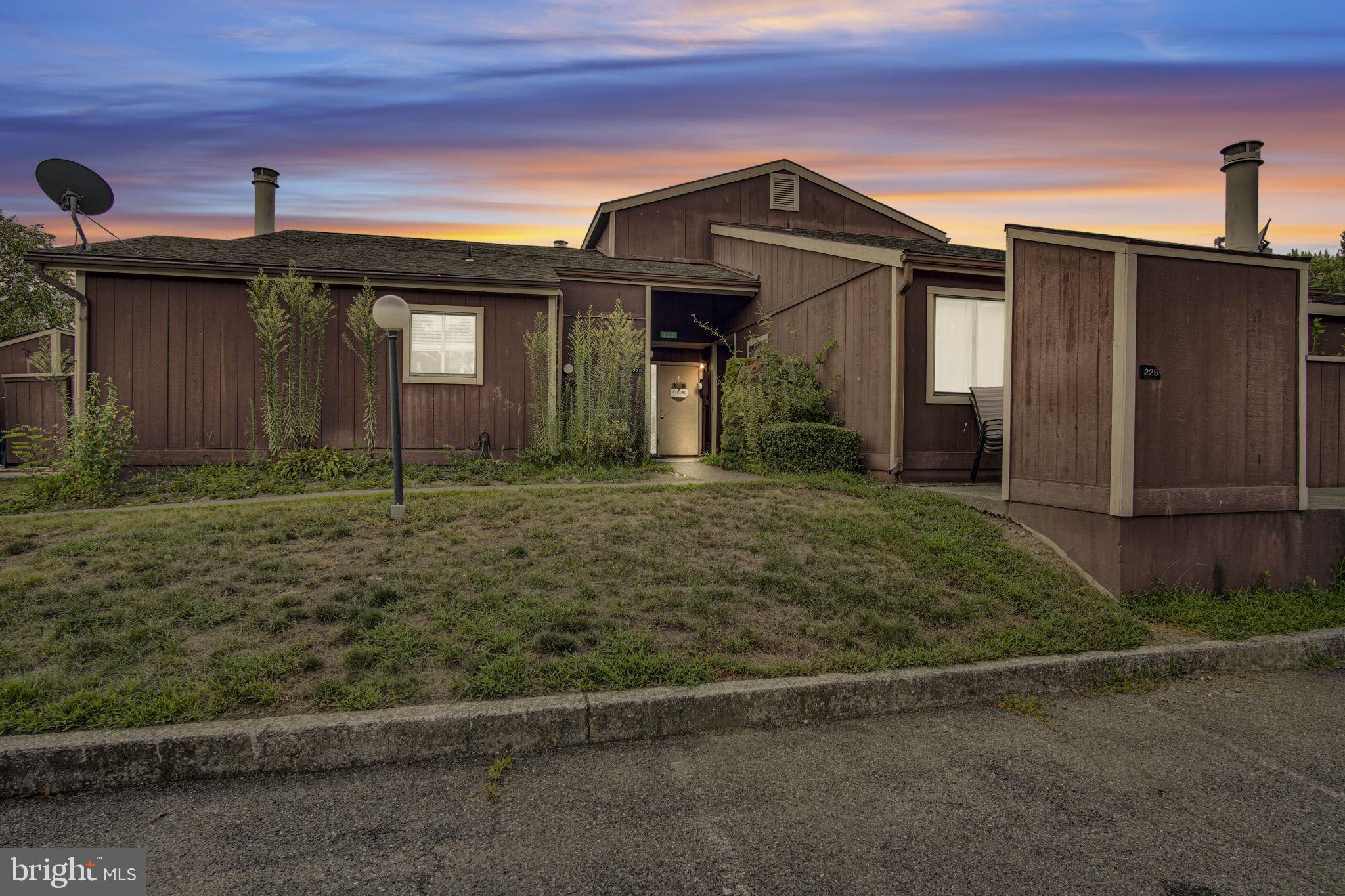 223 LEE COURT