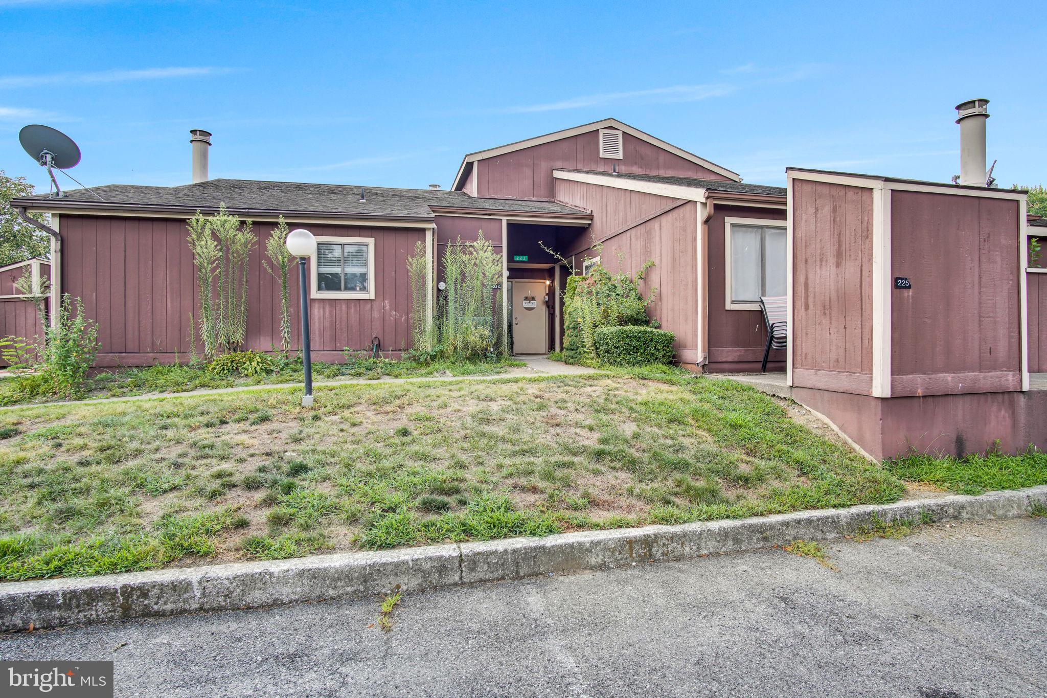 223 LEE COURT