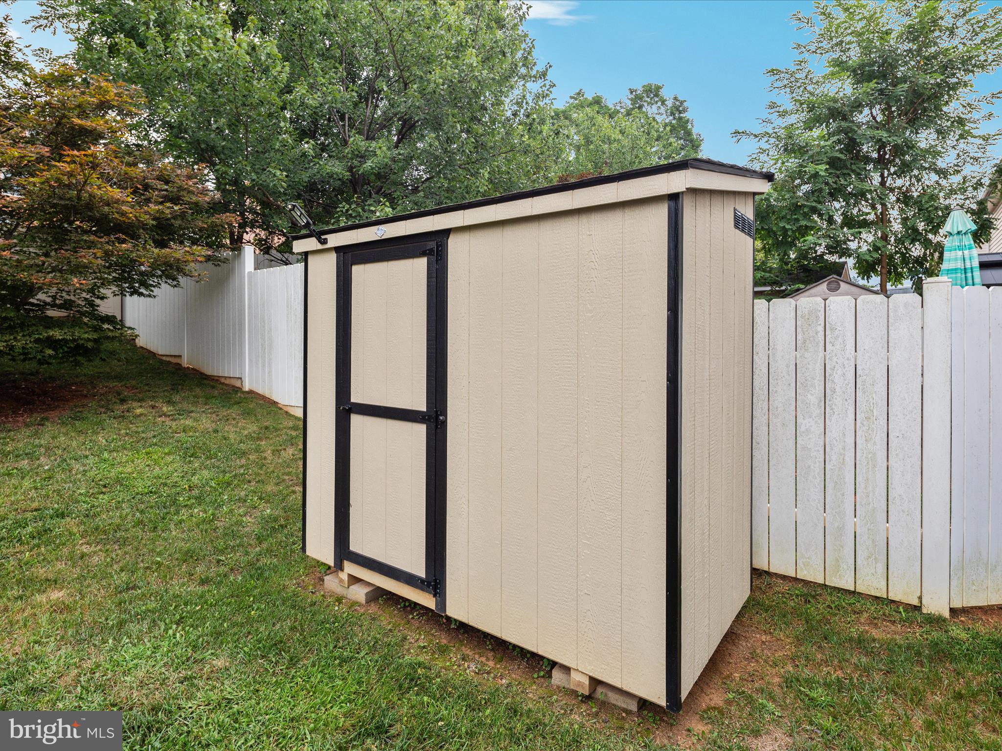 ACADEMY MANOR - Residential Lease