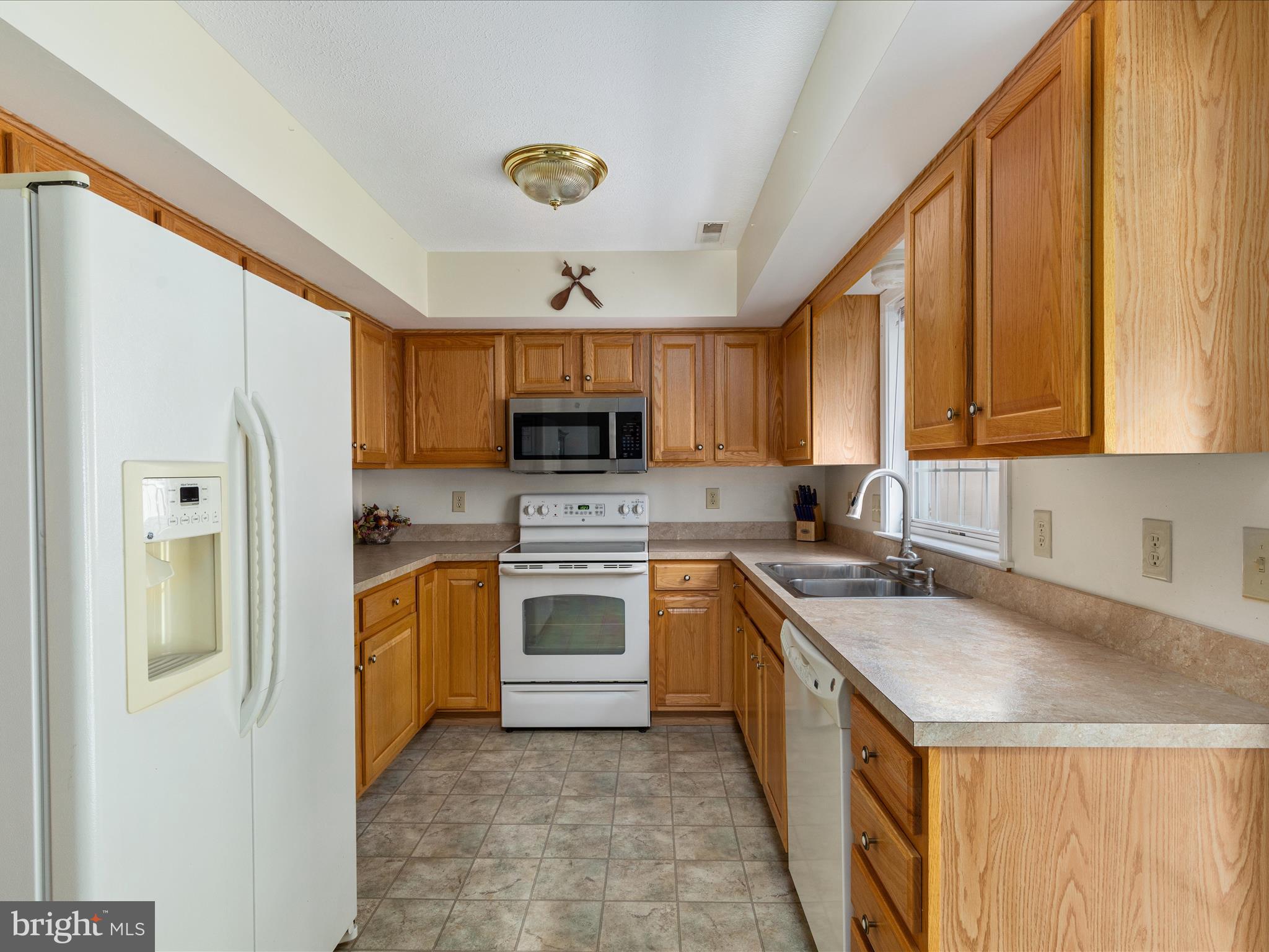 ACADEMY MANOR - Residential Lease