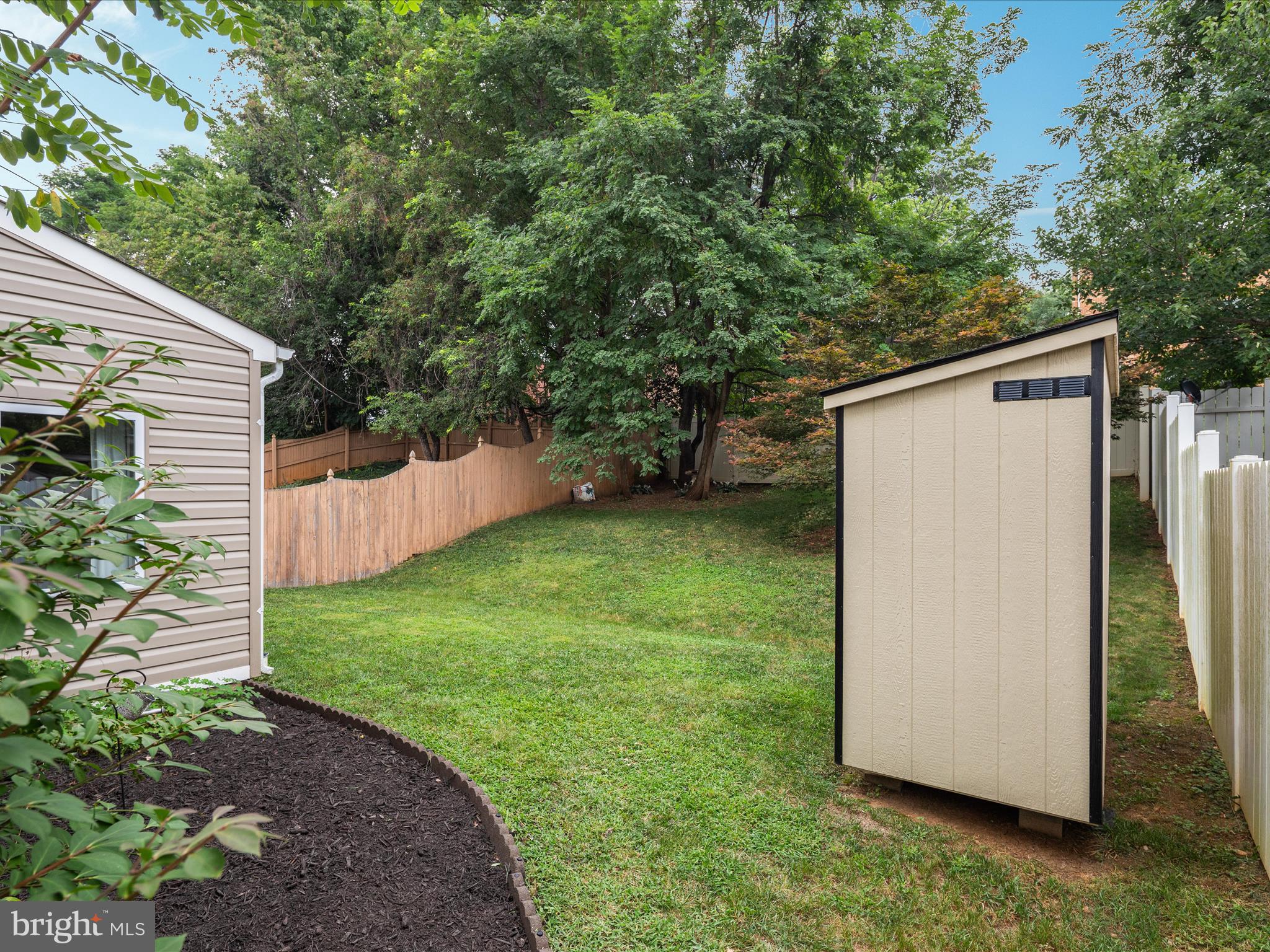 ACADEMY MANOR - Residential Lease