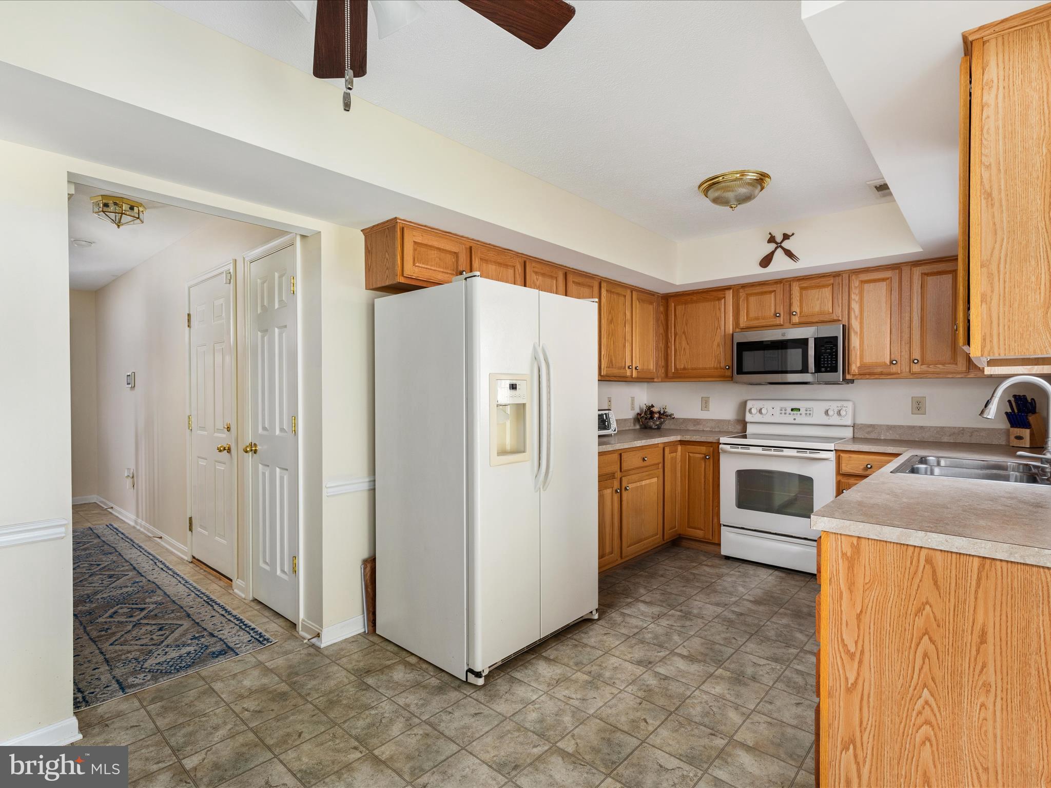 ACADEMY MANOR - Residential Lease