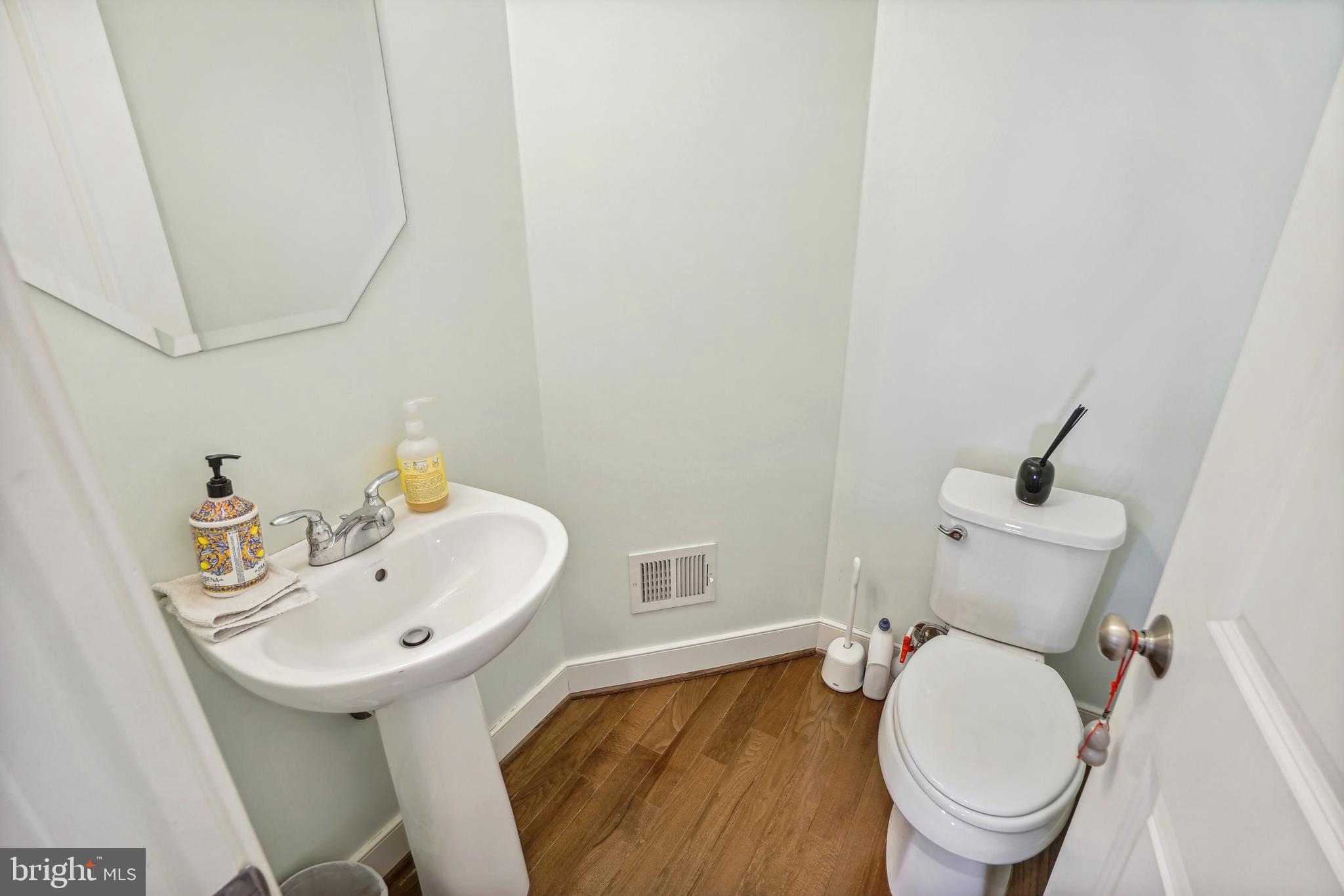 OLD TOWN COMMONS - Residential Lease