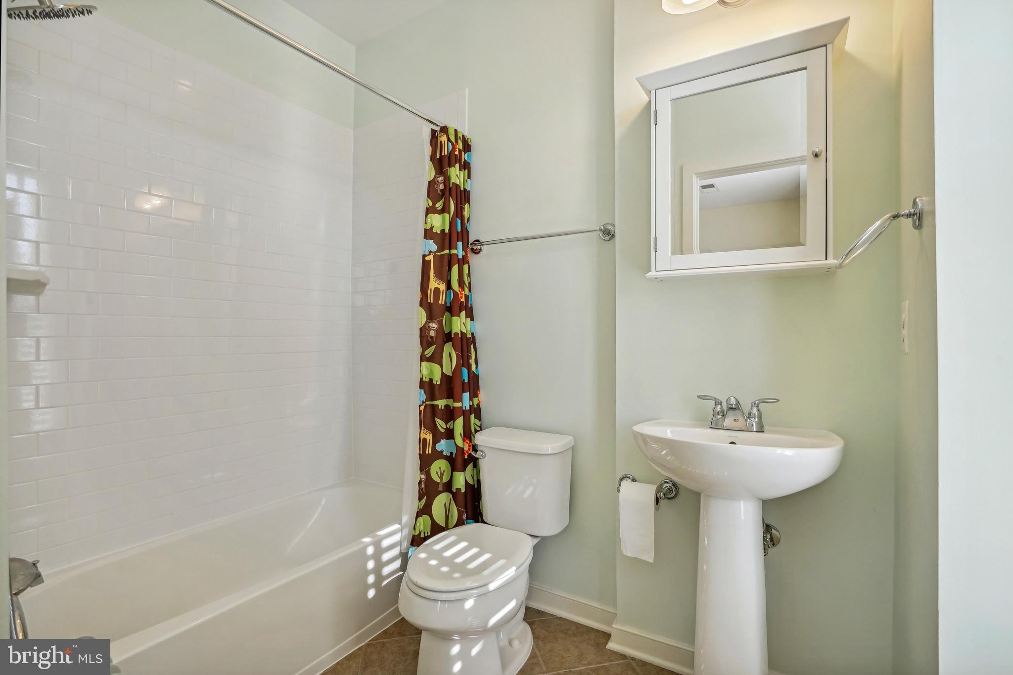 OLD TOWN COMMONS - Residential Lease