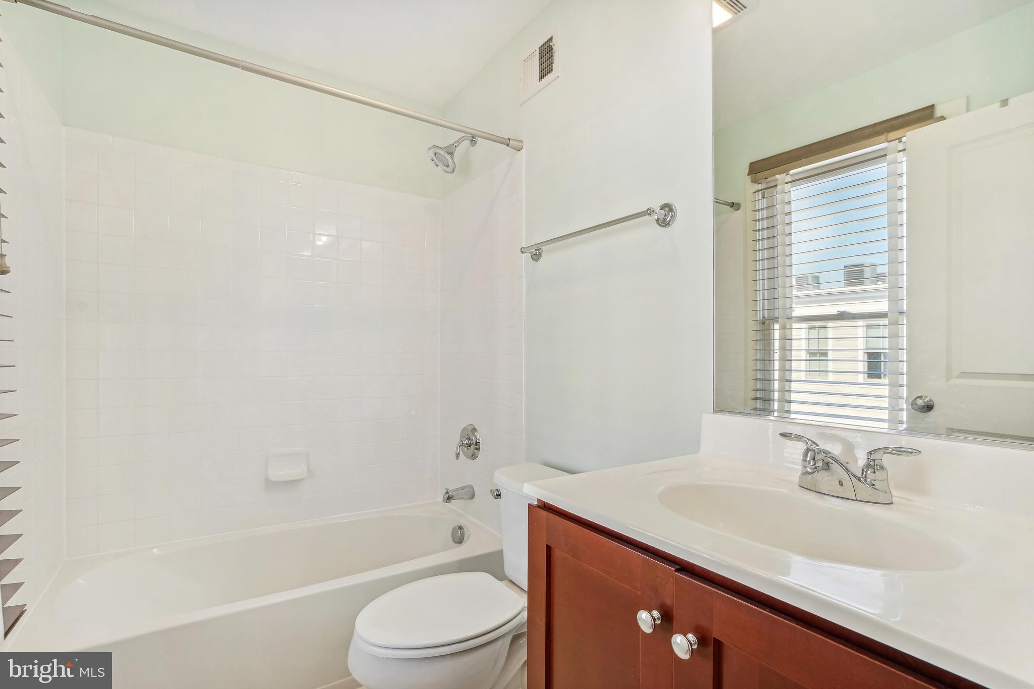 OLD TOWN COMMONS - Residential Lease