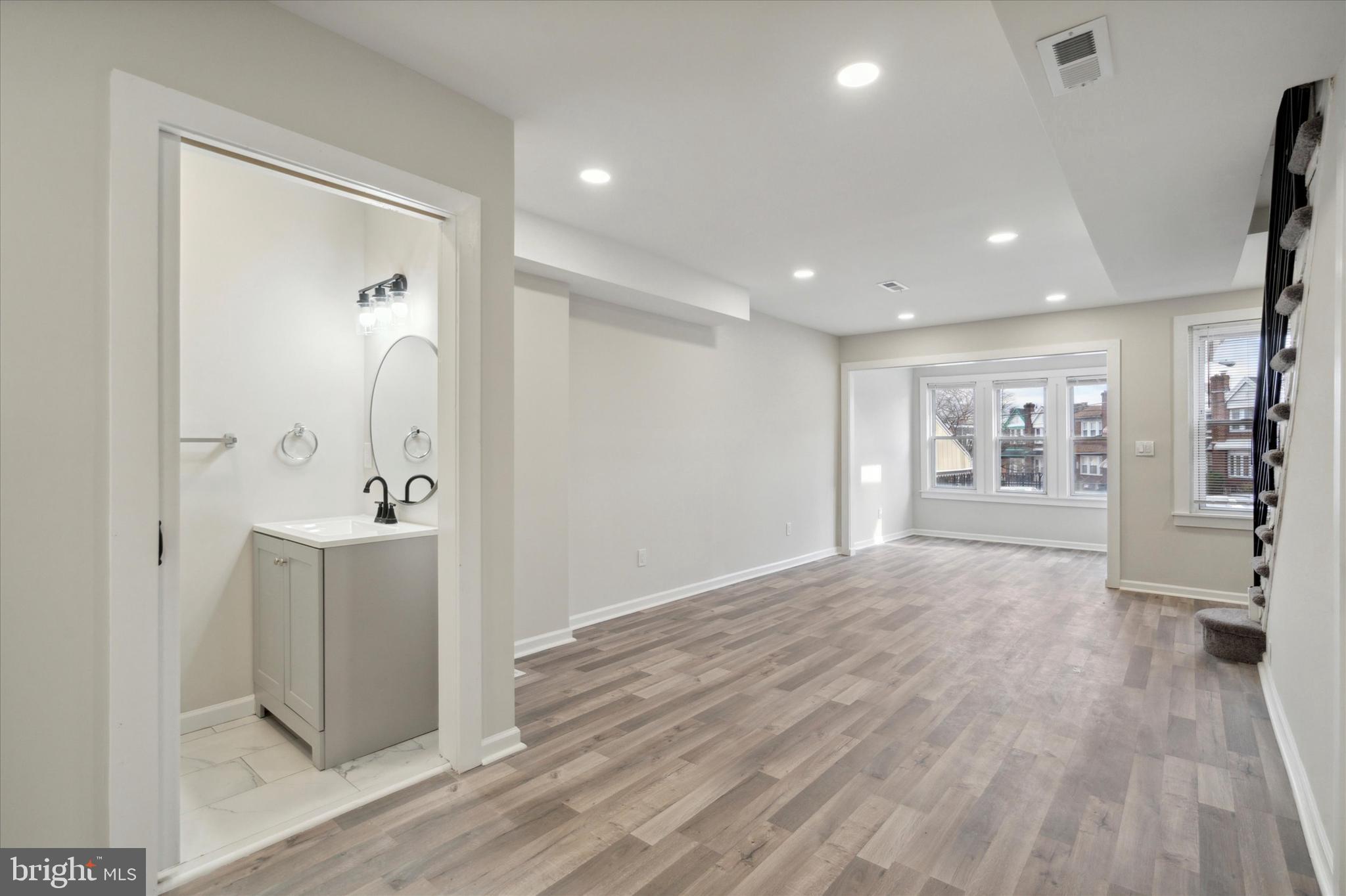 WEST OAK LANE - Residential