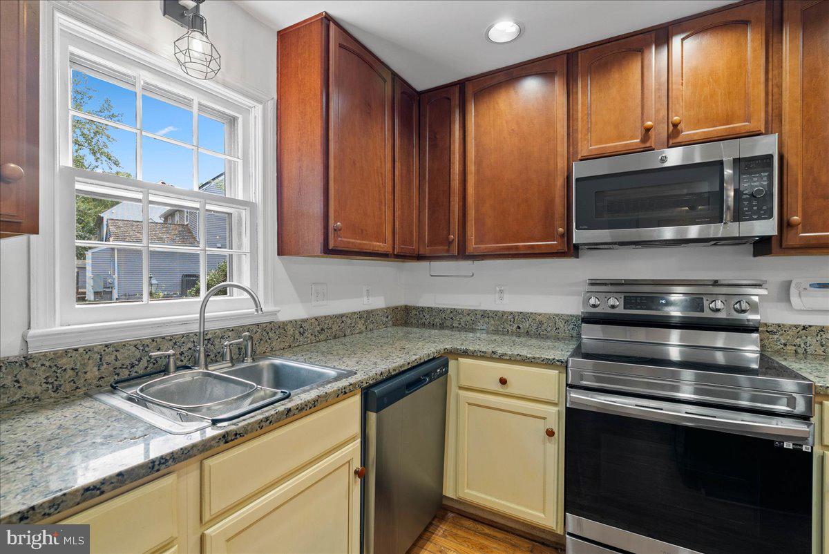 RESTON - Residential Lease