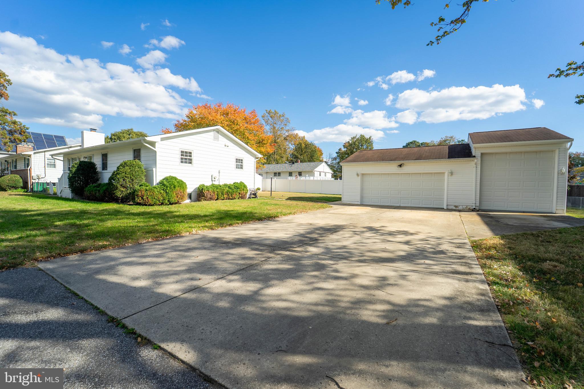 Rancher in Selby on the Bay ! Double lot with HUGE detached garage with 2 garage bays - one for a car lift. Refreshed inside with new paint, floors, tile in bathrooms. Kitchen has soft close cabinet with granite counters. New water treatment and hvac equipment. Trek decks on front and rear of property. Secondary garage perfect for a little studio, home office or workshop. Waterfront community. Many golf carts in the neighborhood. Beautiful sandy beach with playground and remodeled clubhouse that is part of the Selby on the Bay community. Appliances will be delivered Wednesday.