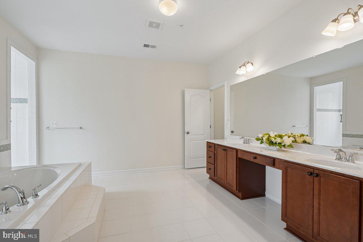 FAIRVIEW MANOR - Residential