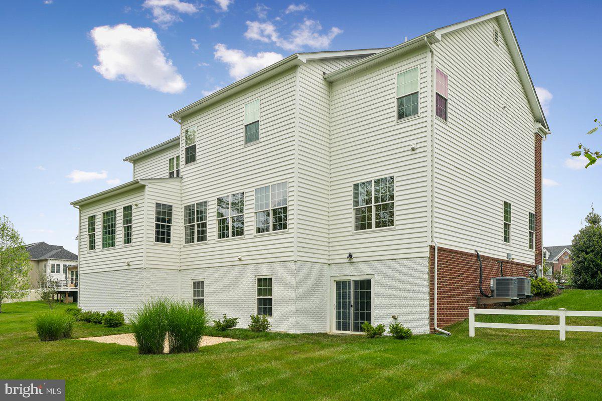 FAIRVIEW MANOR - Residential