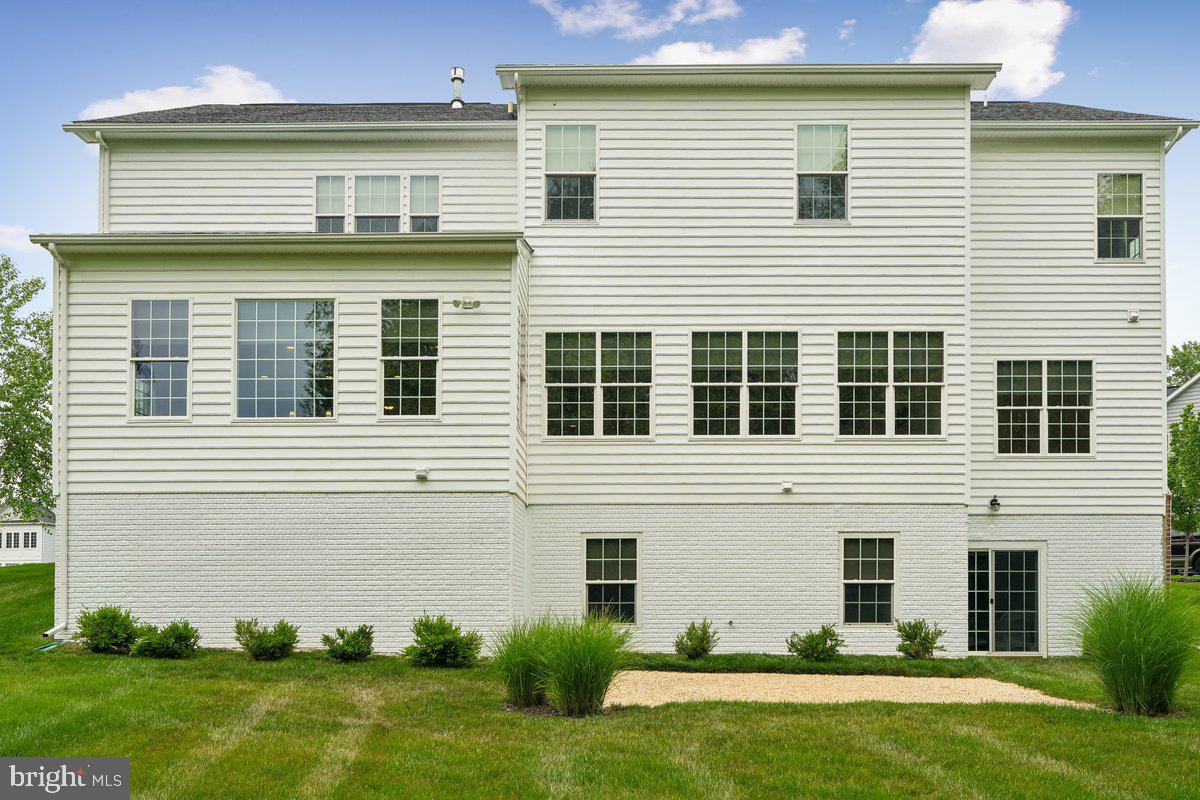 FAIRVIEW MANOR - Residential