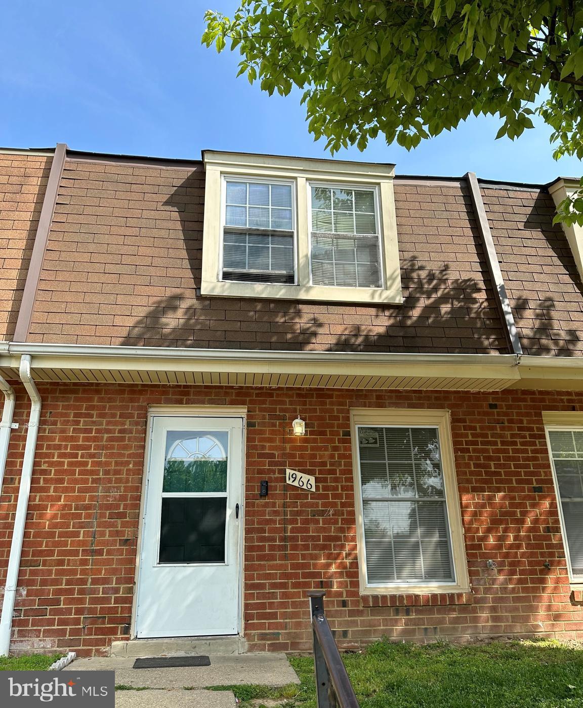 This renovated 3-bedroom end unit townhome is a must see! Updates include renovations to kitchen, bathrooms, lighting and more. Townhome has plenty of storage and 1 assigned parking space. Not FHA approved. Call for combo.