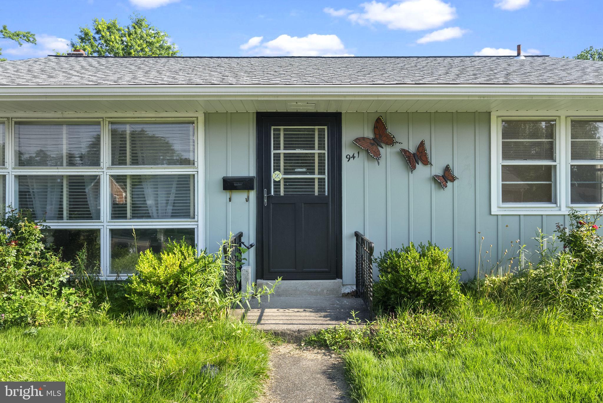 941 W MILL STREET