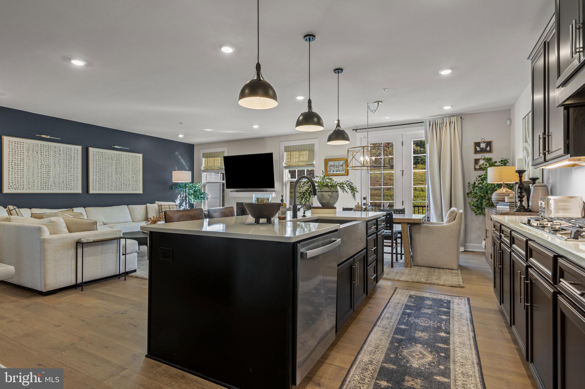 PONDS EDGE - Residential