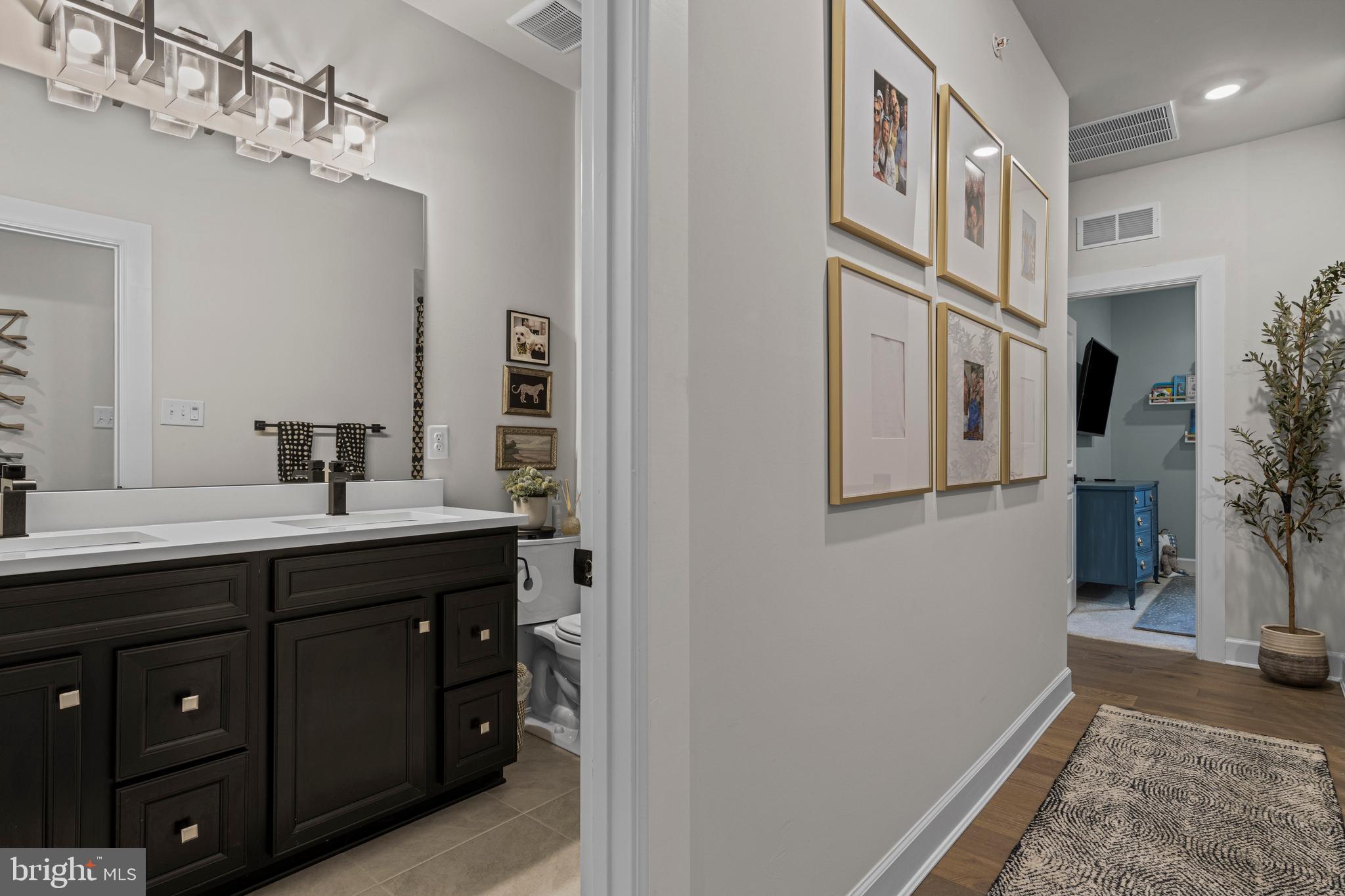 PONDS EDGE - Residential