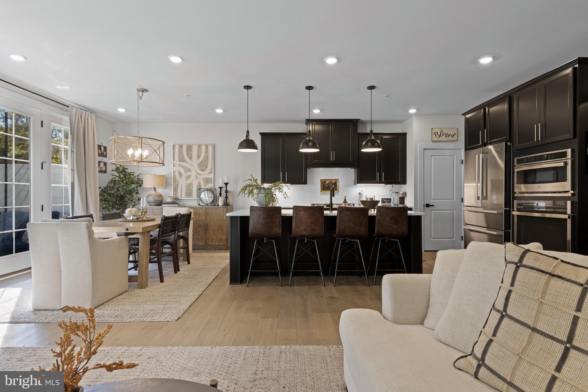 PONDS EDGE - Residential