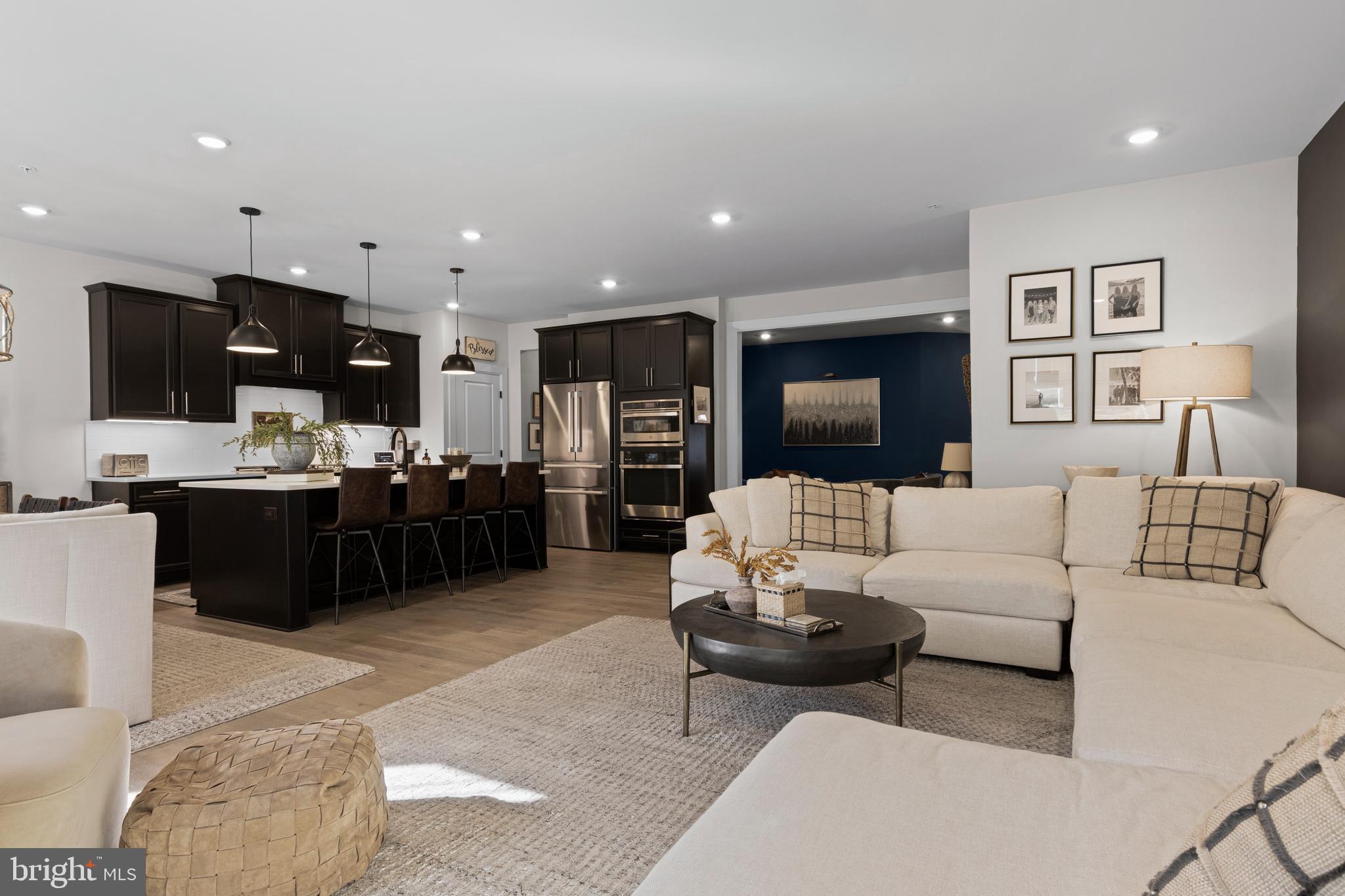 PONDS EDGE - Residential