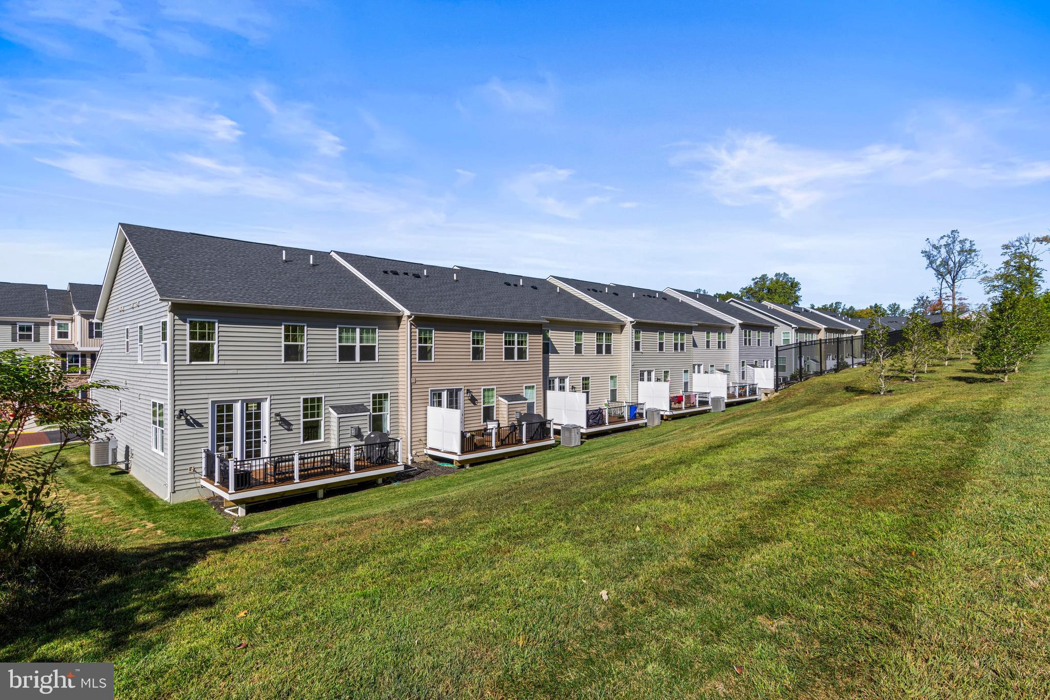 PONDS EDGE - Residential