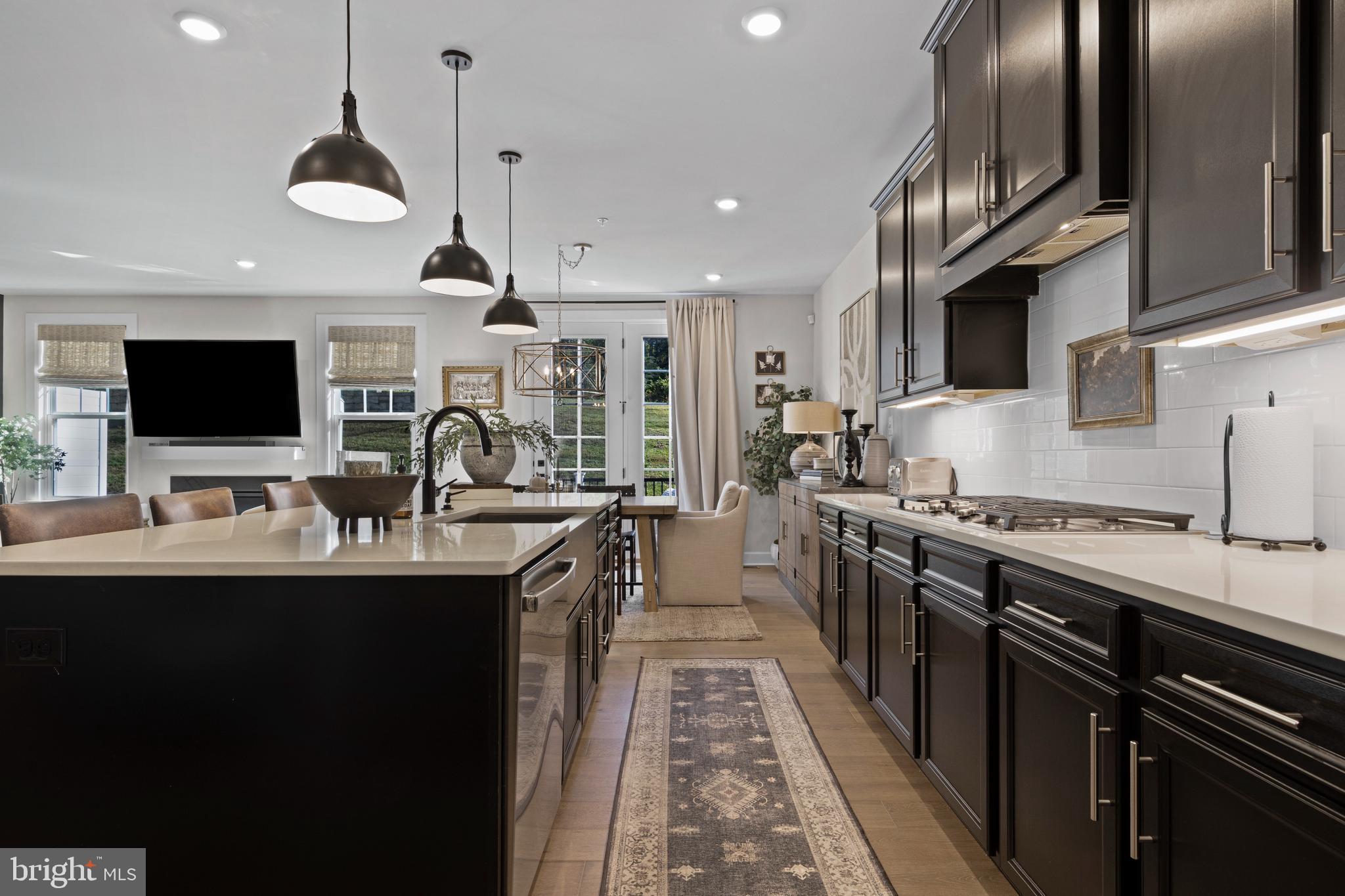 PONDS EDGE - Residential