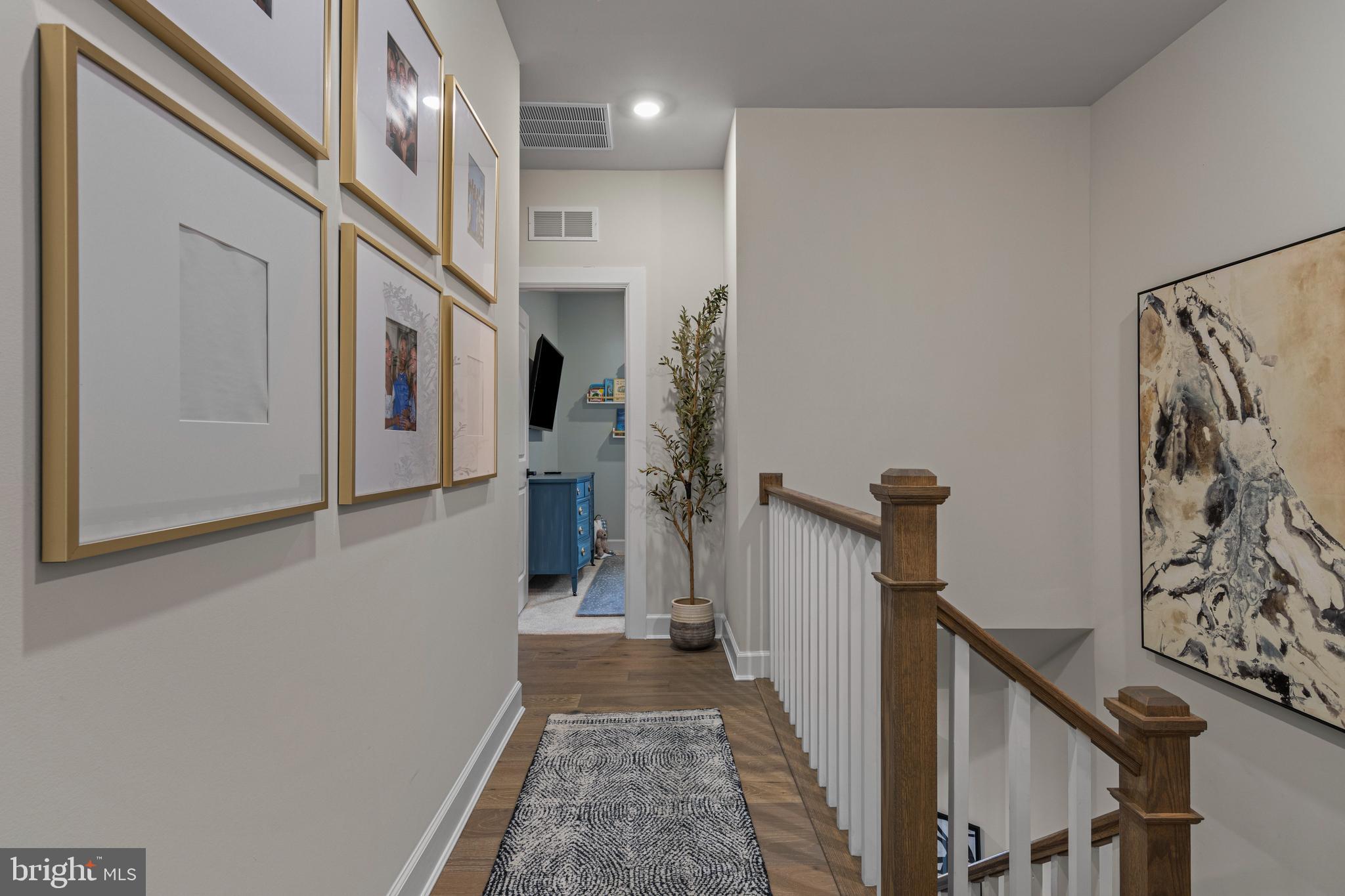 PONDS EDGE - Residential