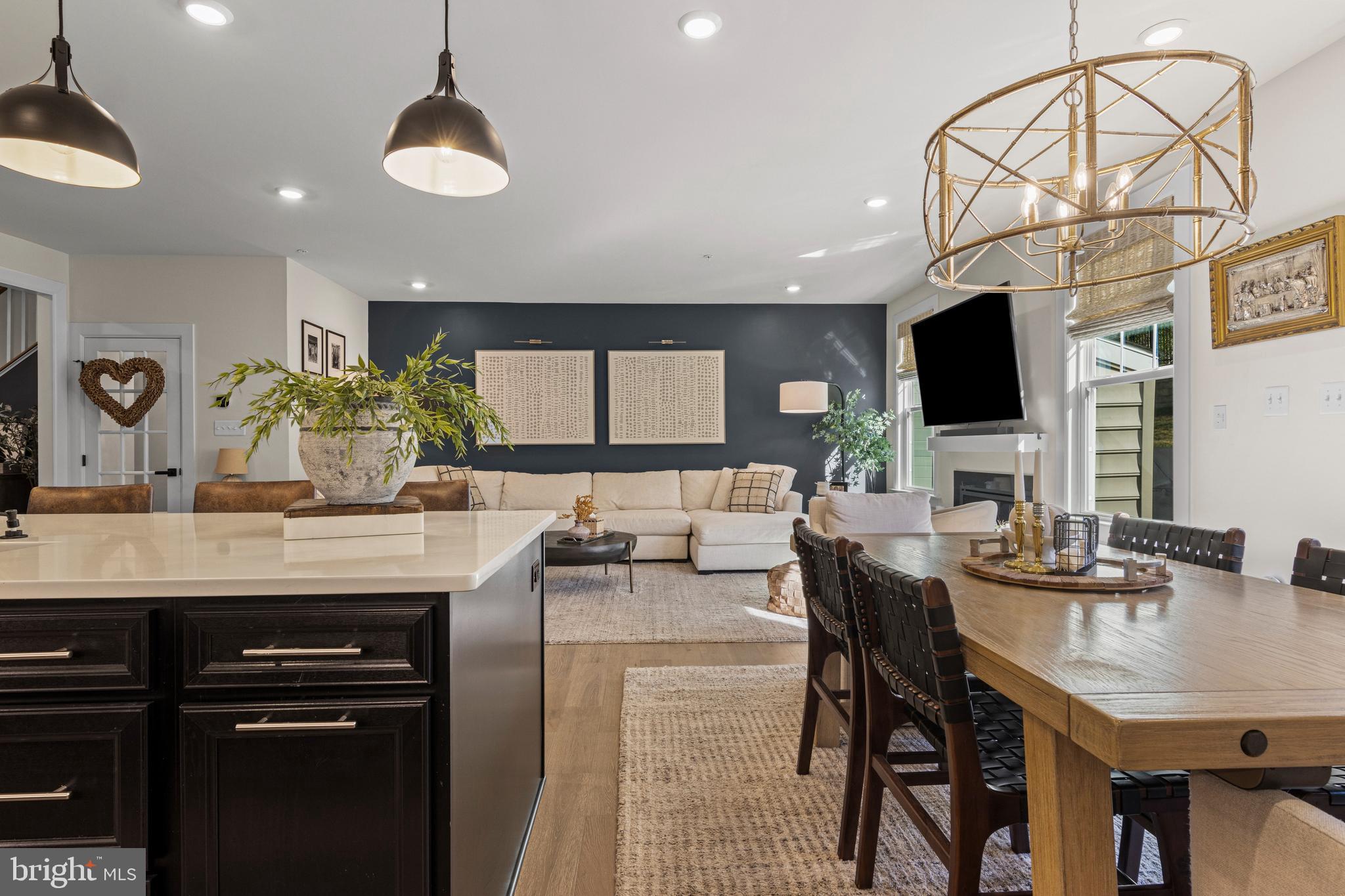 PONDS EDGE - Residential