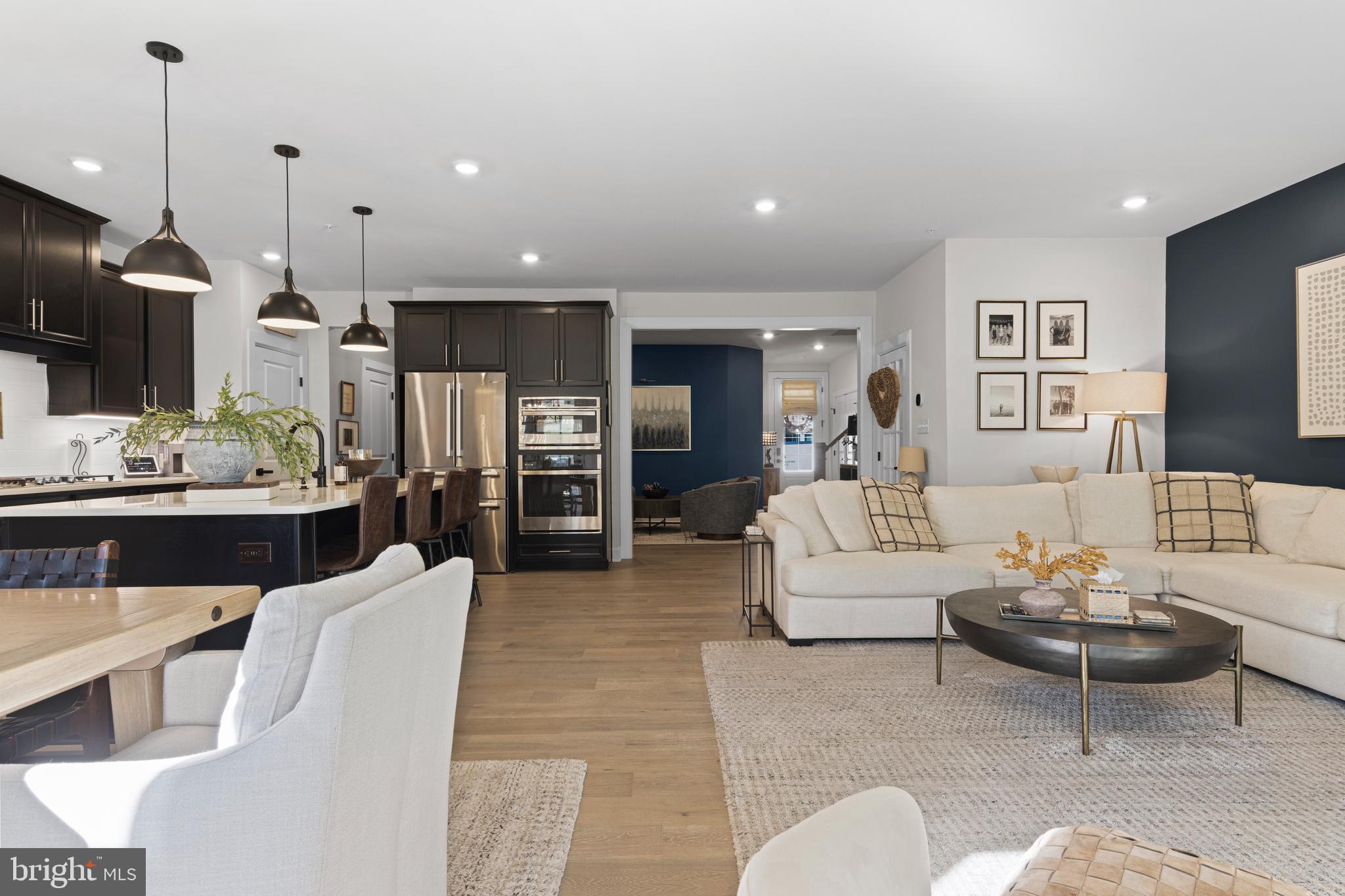 PONDS EDGE - Residential