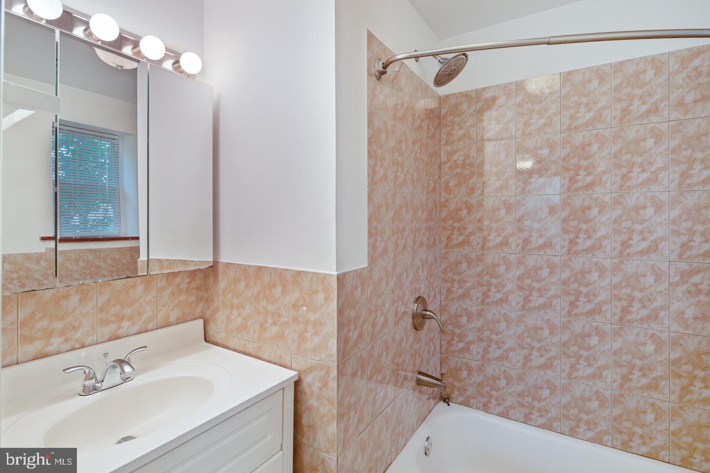 POINT BREEZE - Residential Lease