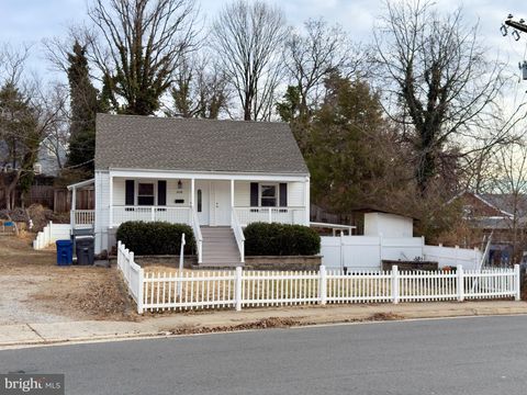 Photo of 2408 Fairhaven Avenue, ALEXANDRIA, VA 22303 (MLS # VAFX2285880)