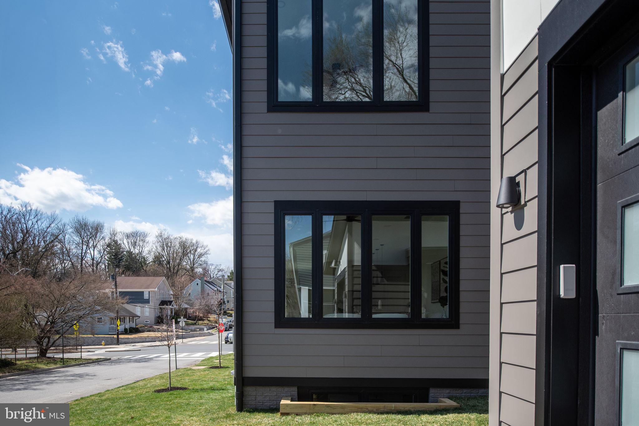 HIGHVIEW PARK - Residential Lease