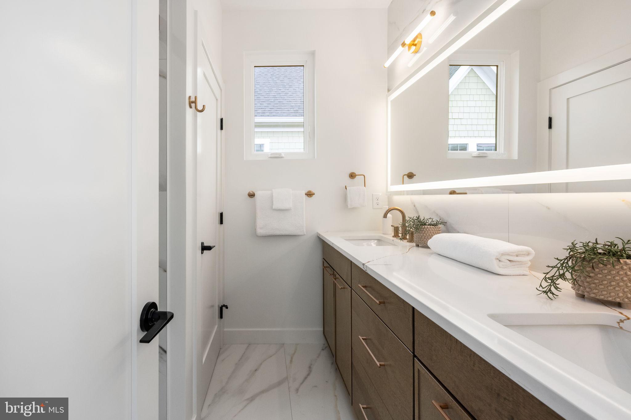 HIGHVIEW PARK - Residential Lease