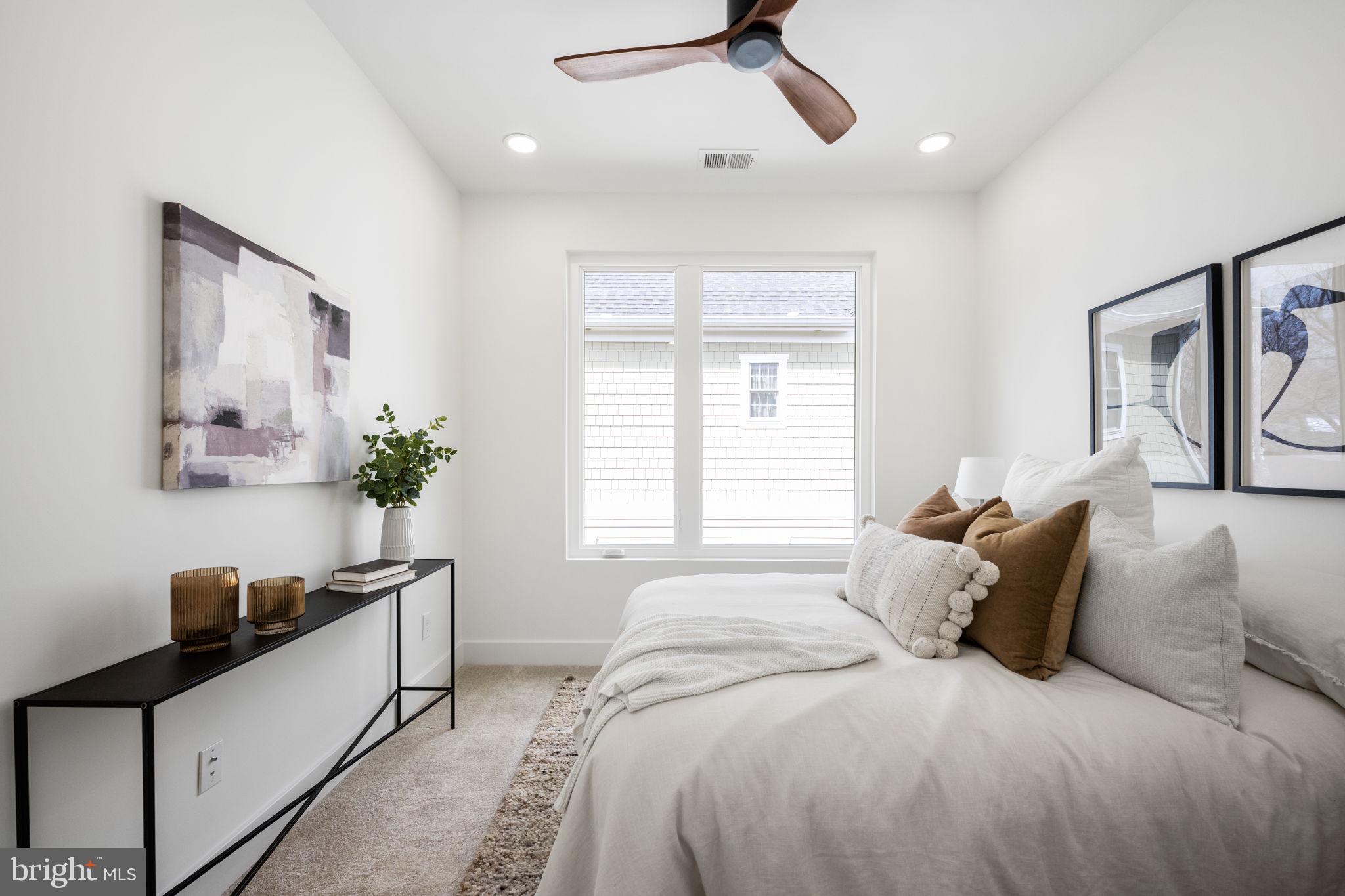 HIGHVIEW PARK - Residential Lease