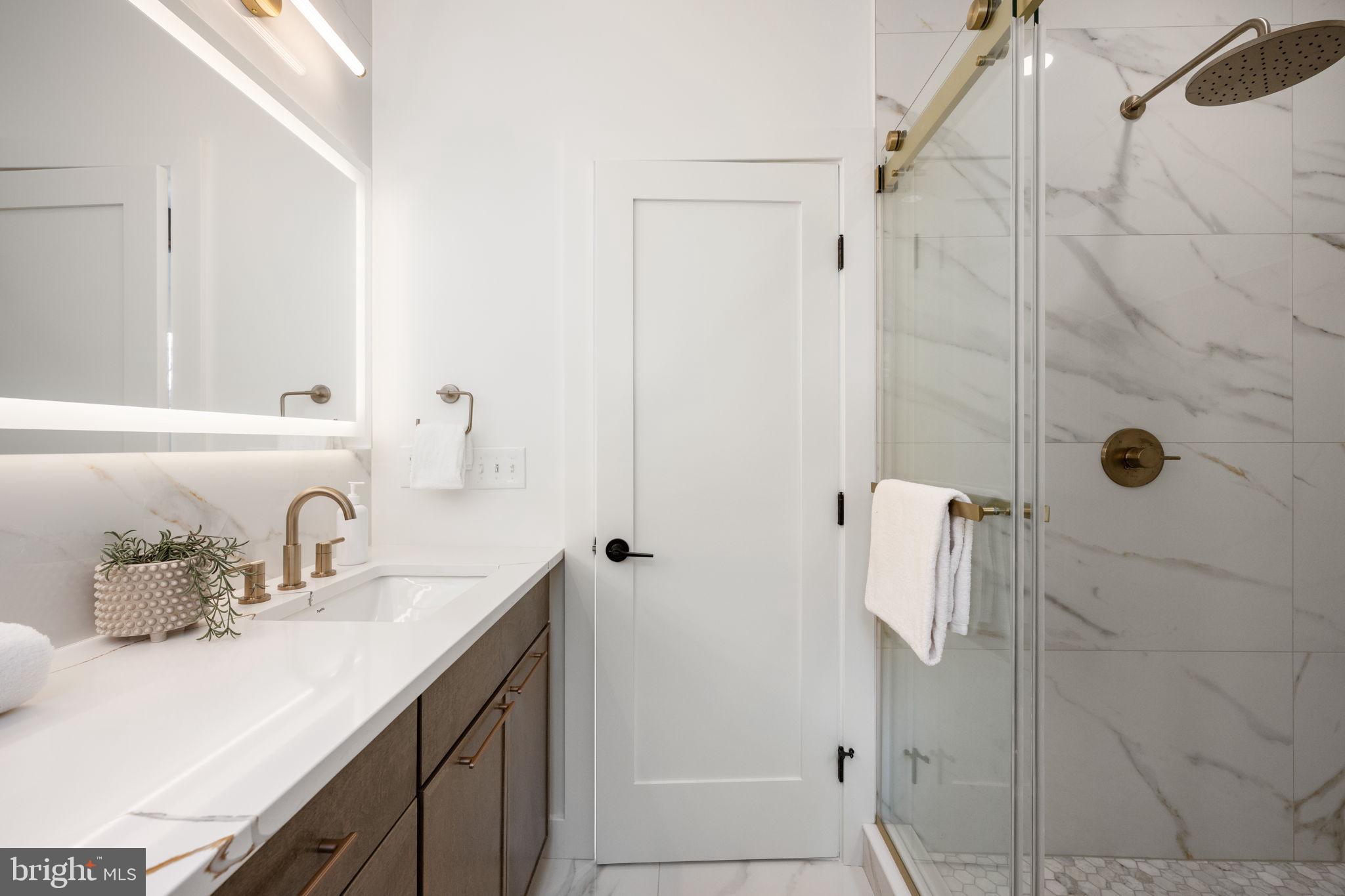 HIGHVIEW PARK - Residential Lease