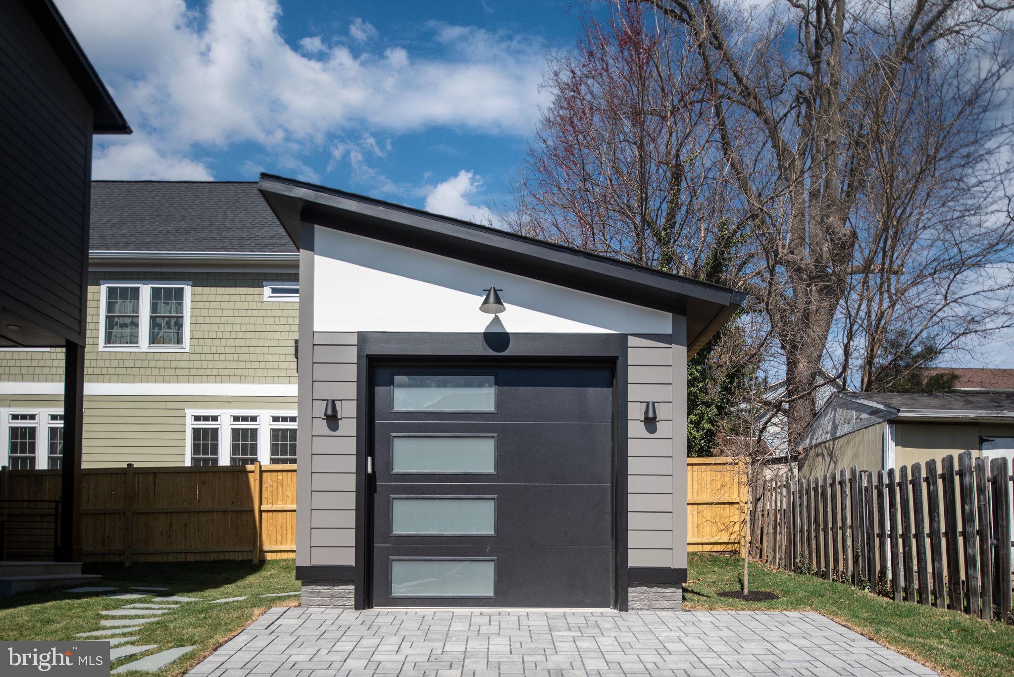 HIGHVIEW PARK - Residential Lease