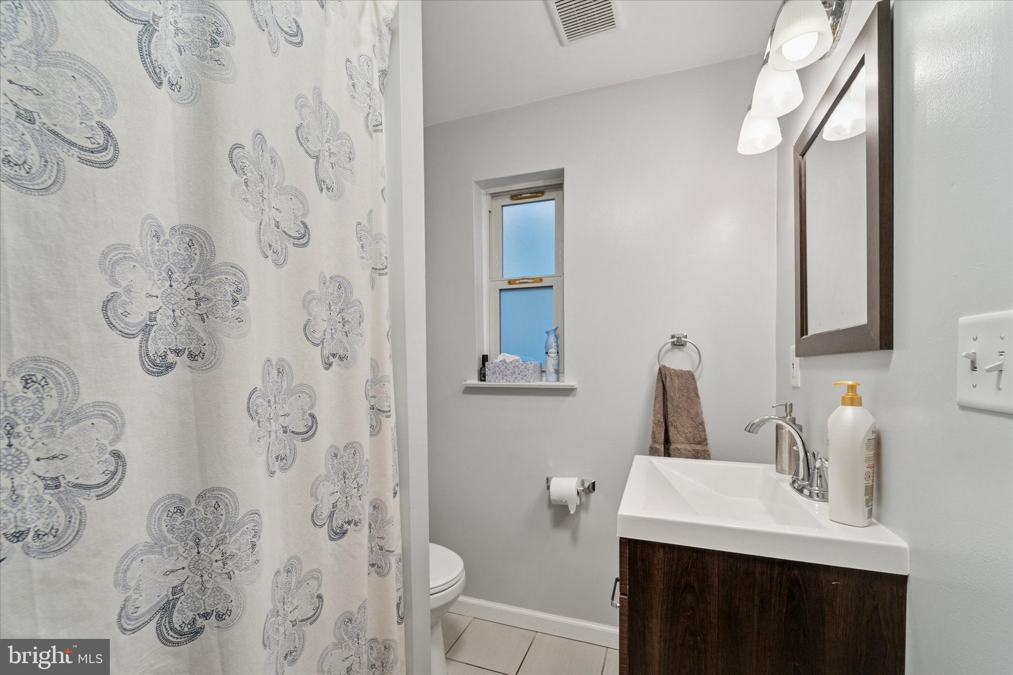 VILLAGE GREEN - Residential