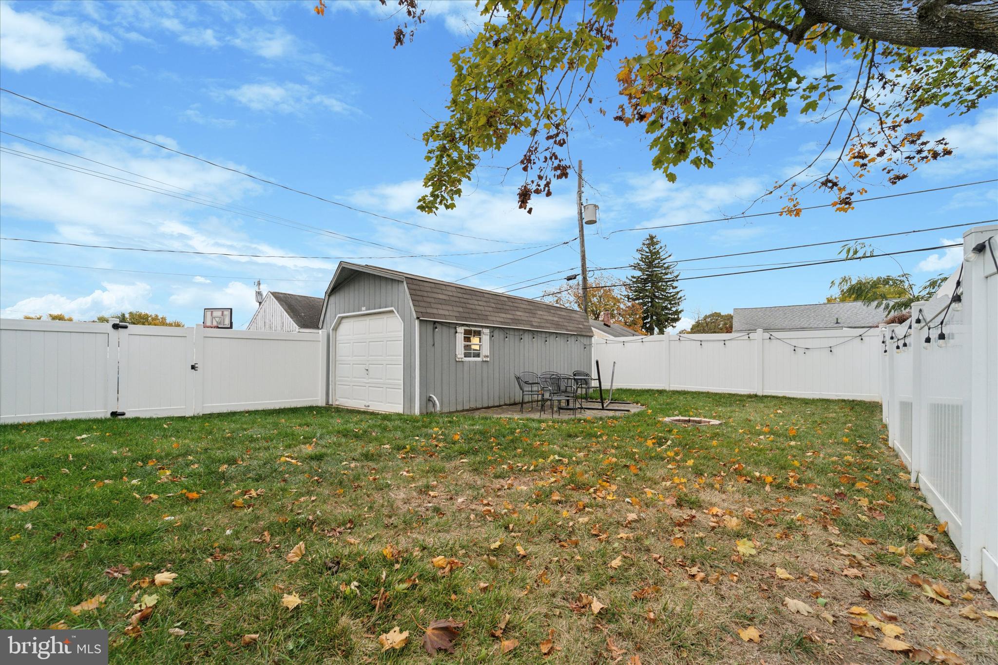 VILLAGE GREEN - Residential