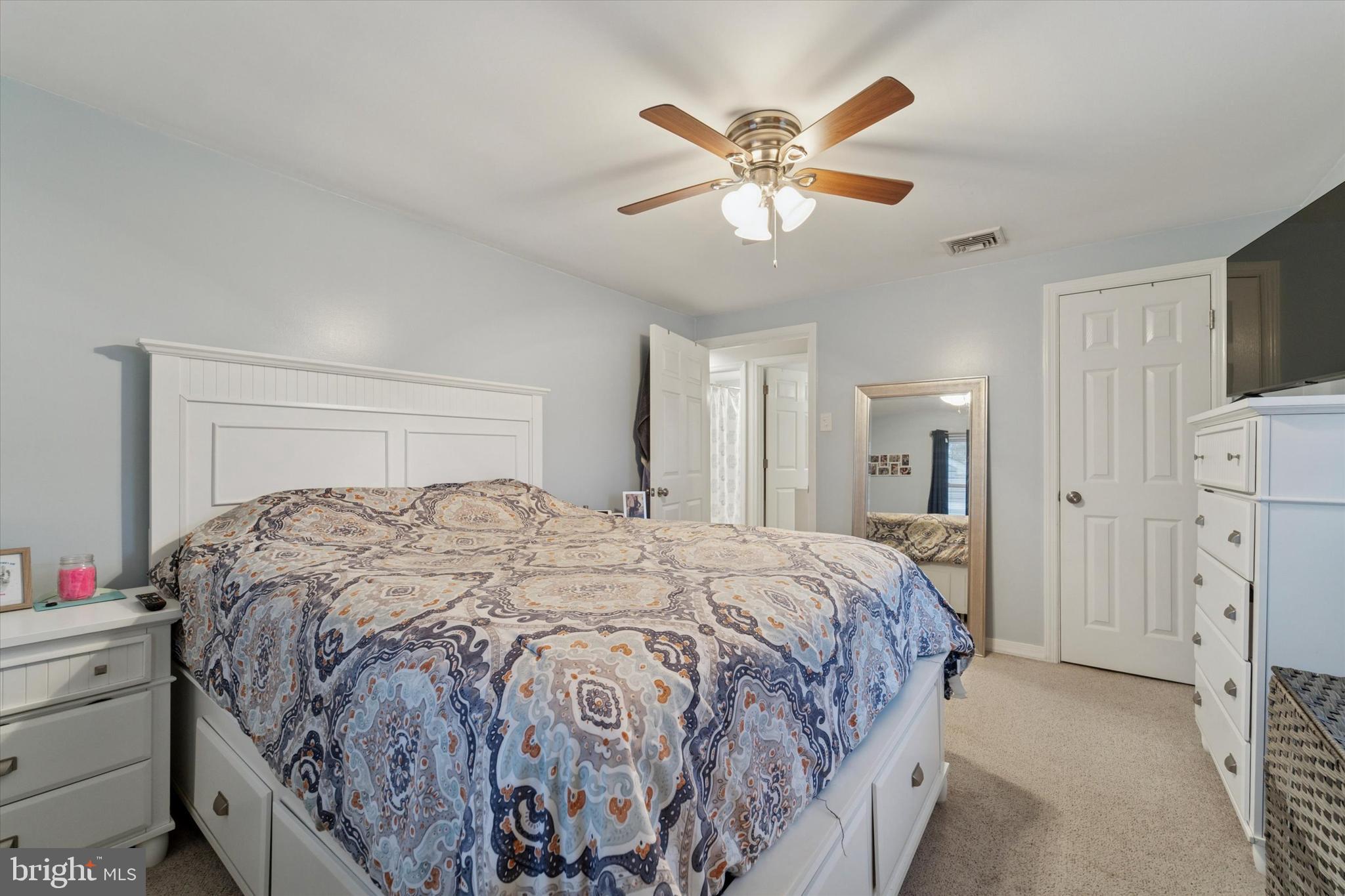 VILLAGE GREEN - Residential