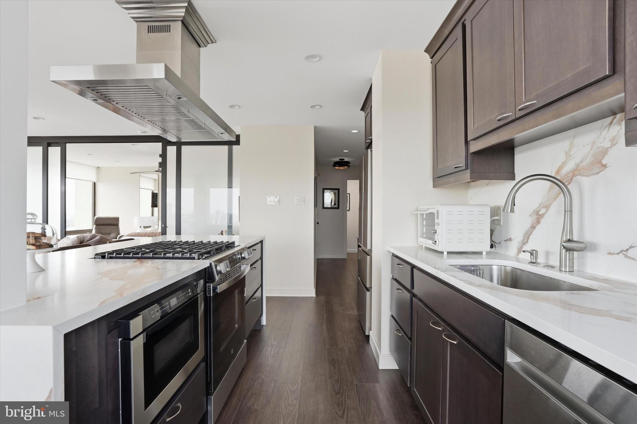 SOCIETY HILL - Residential